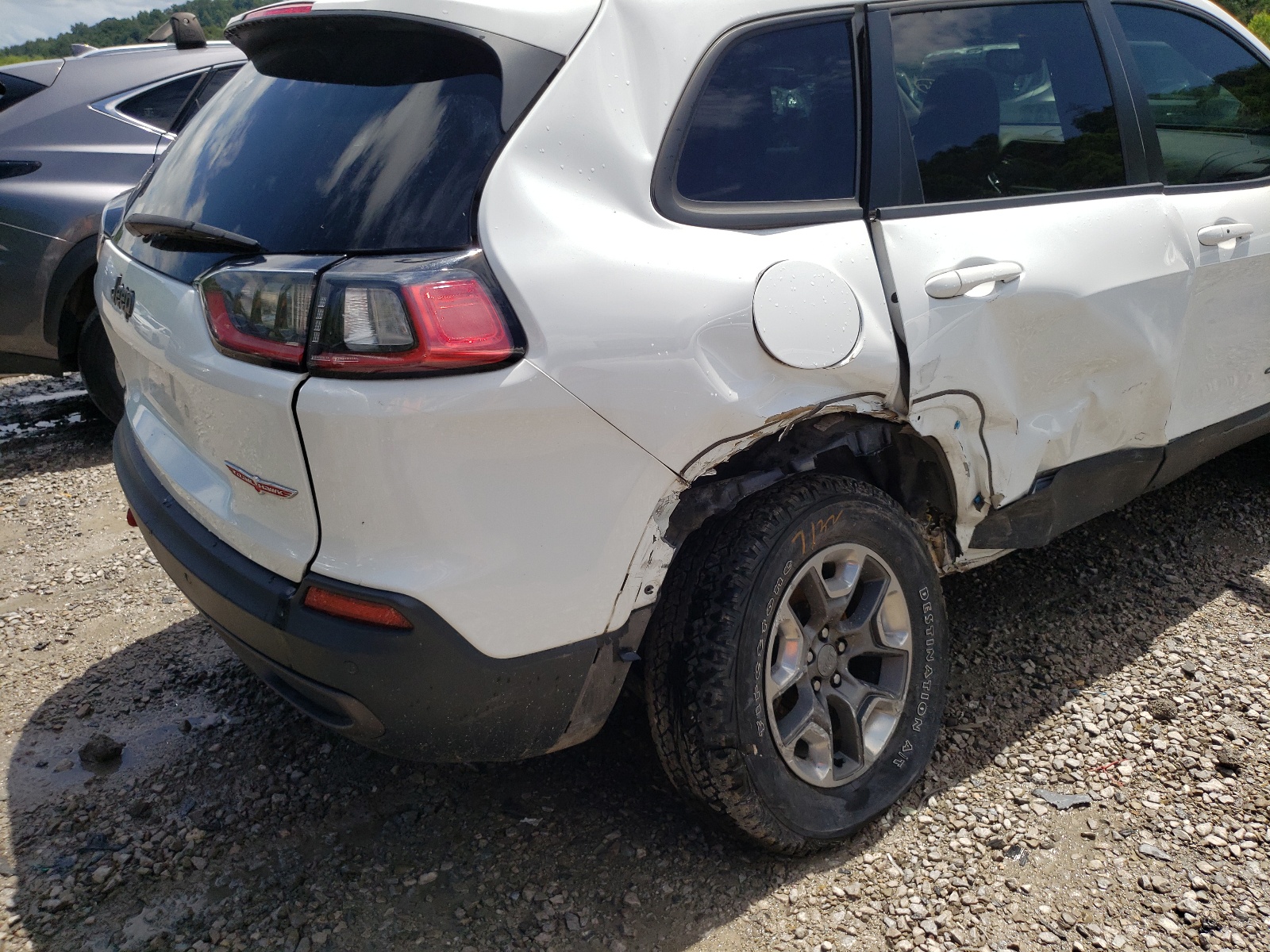 Photo 9 from auction – 2019 JEEP CHEROKEE T with VIN 1C4PJMBX6KD345865
