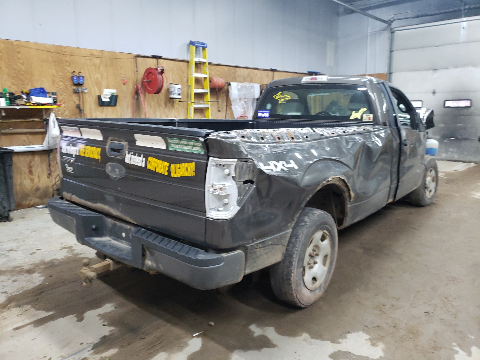 Photo 4 from auction – 2009 FORD F150 with VIN 1FTRF14W19KB31577