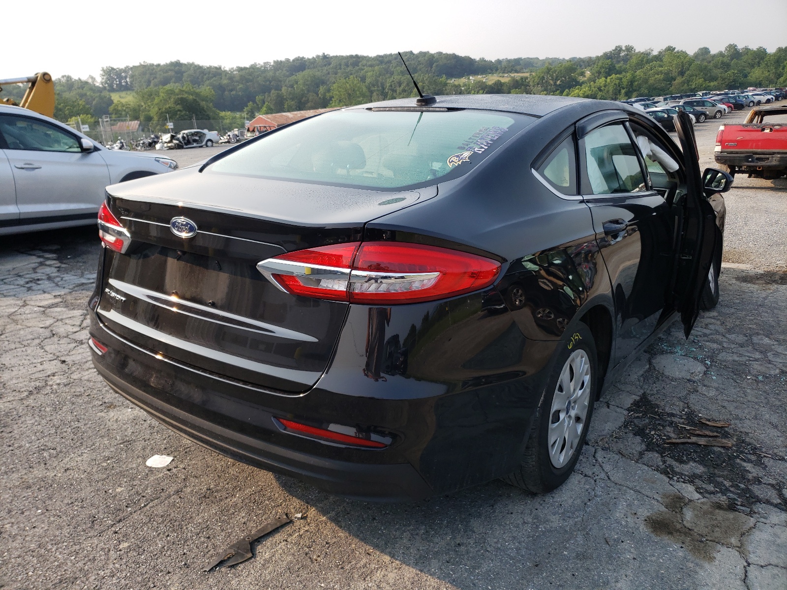 Photo 4 from auction – 2019 FORD FUSION S with VIN 3FA6P0G71KR247495