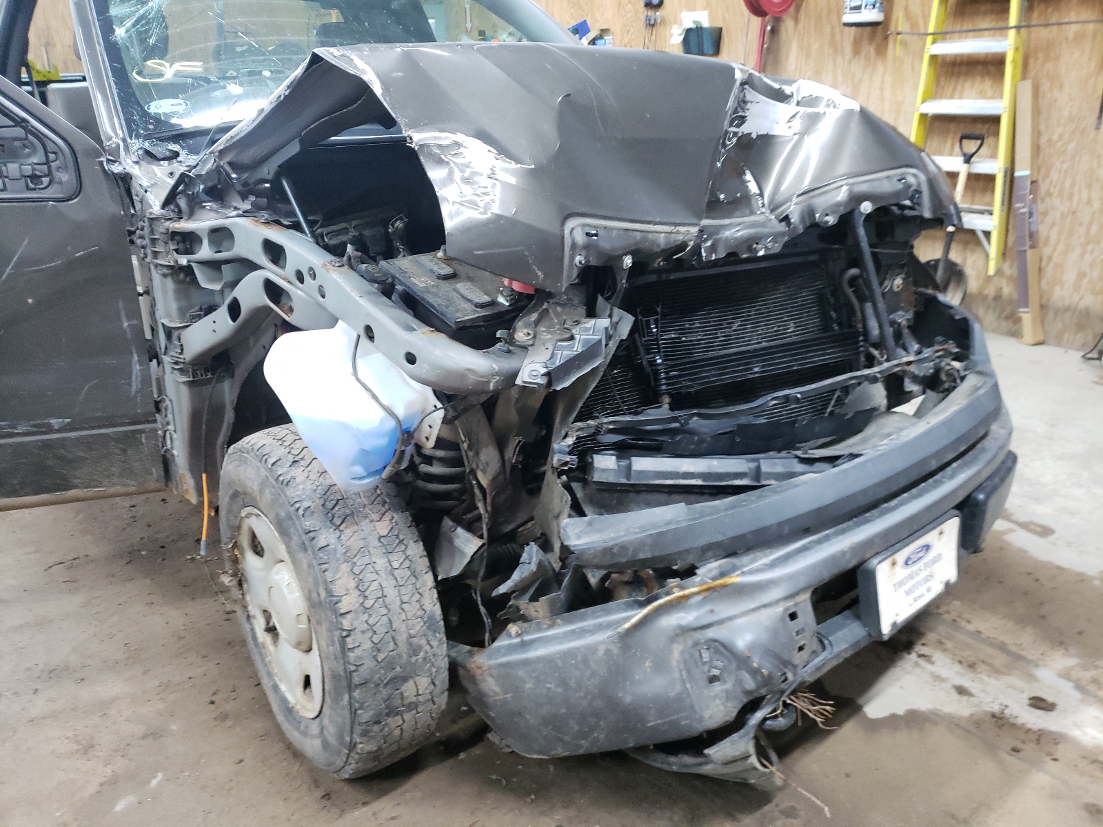 Photo 9 from auction – 2009 FORD F150 with VIN 1FTRF14W19KB31577