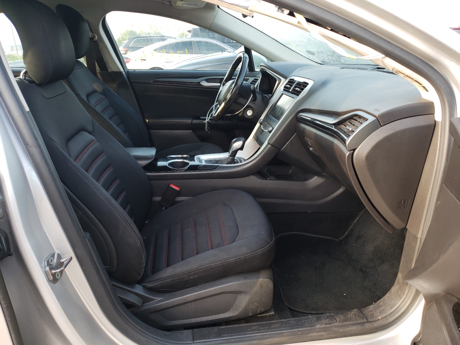 Photo 5 from auction – 2013 FORD FUSION SE with VIN 3FA6P0HR8DR321496