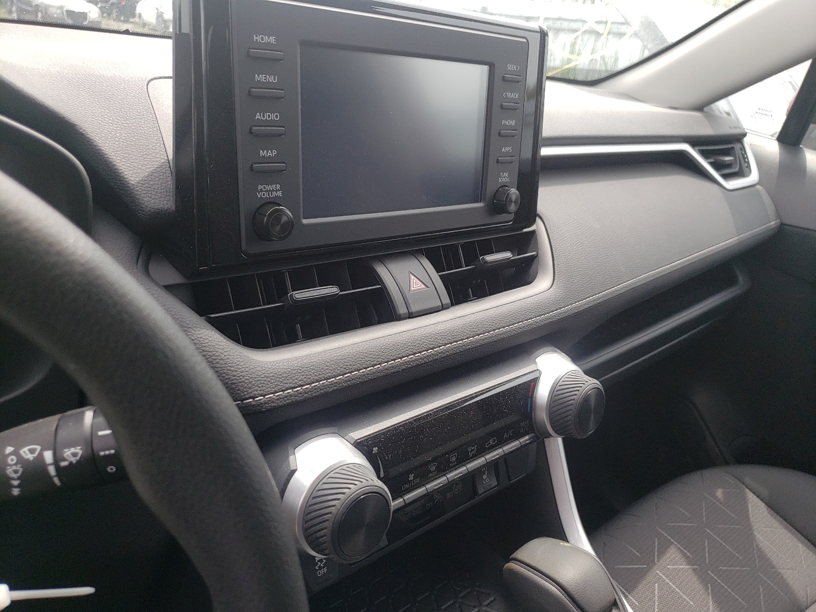 Photo 9 from auction – 2019 TOYOTA RAV4 LE with VIN 2T3B1RFV6KC056750
