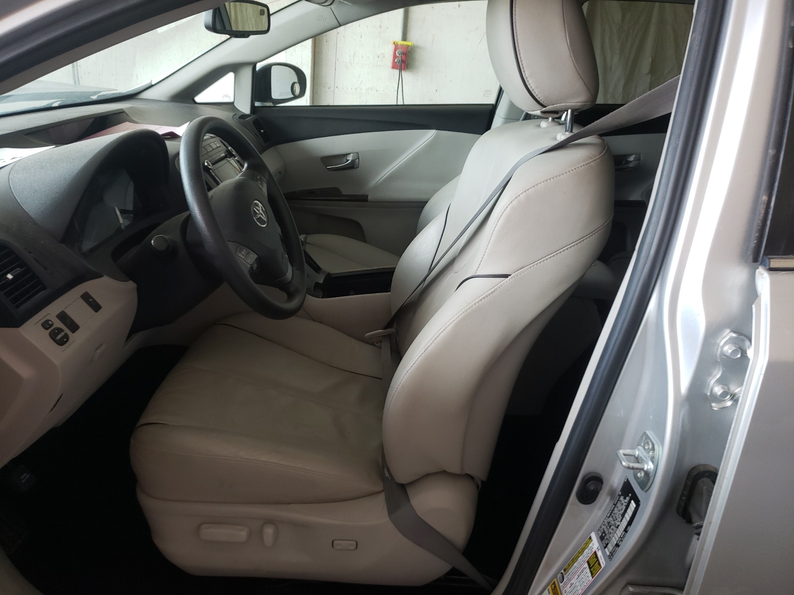 Photo 5 from auction – 2010 TOYOTA VENZA with VIN 4T3ZA3BB9AU030146