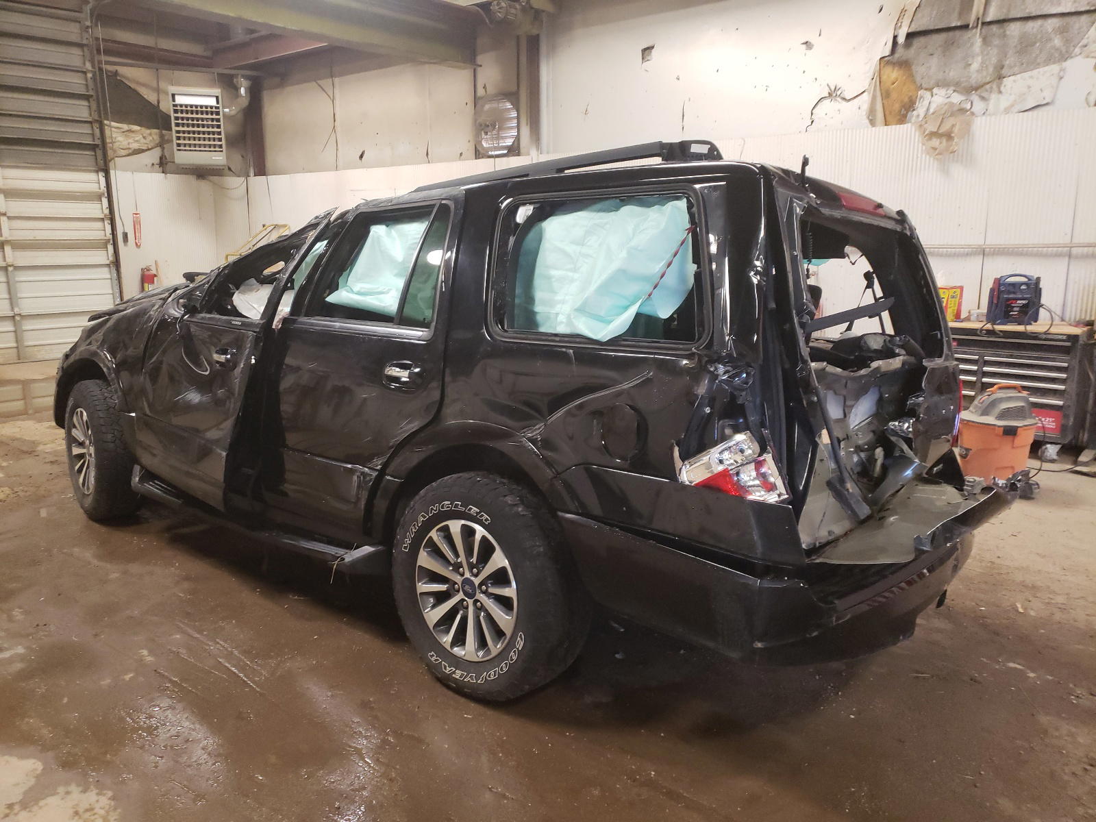 Photo 3 from auction – 2016 FORD EXPEDITION with VIN 1FMJU1JT1GEF02645