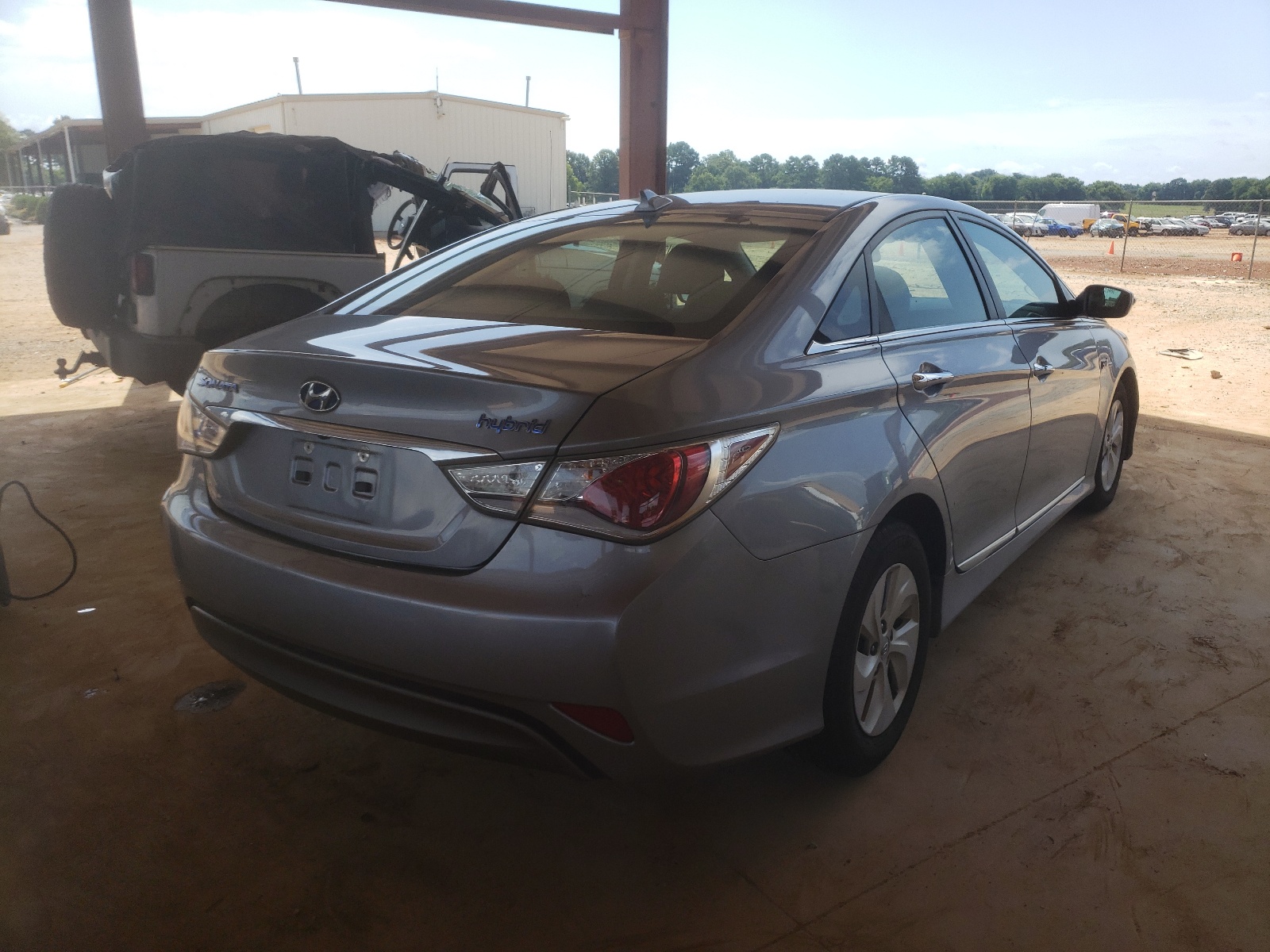 Photo 4 from auction – 2015 HYUNDAI SONATA HYB with VIN KMHEC4A44FA134417