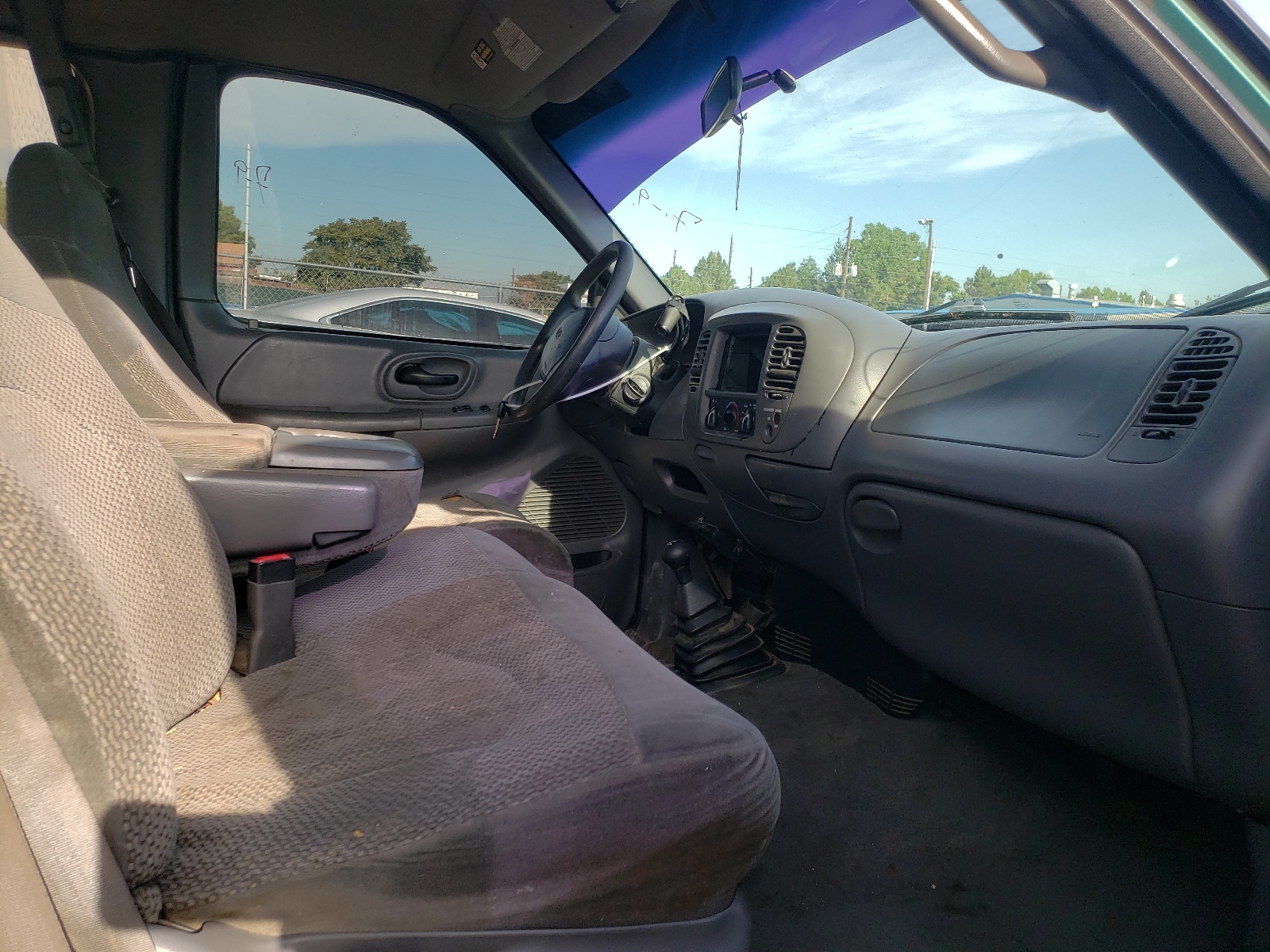 Photo 5 from auction – 1999 FORD F150 with VIN 1FTRX18LXXNA87751