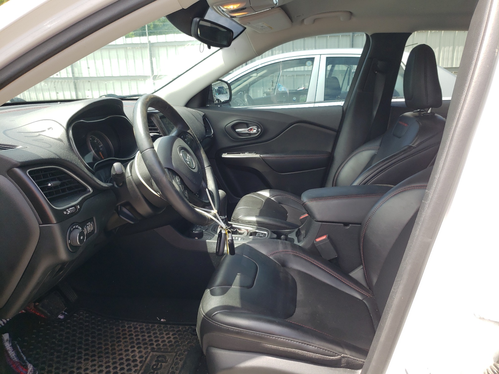 Photo 5 from auction – 2019 JEEP CHEROKEE T with VIN 1C4PJMBX6KD345865