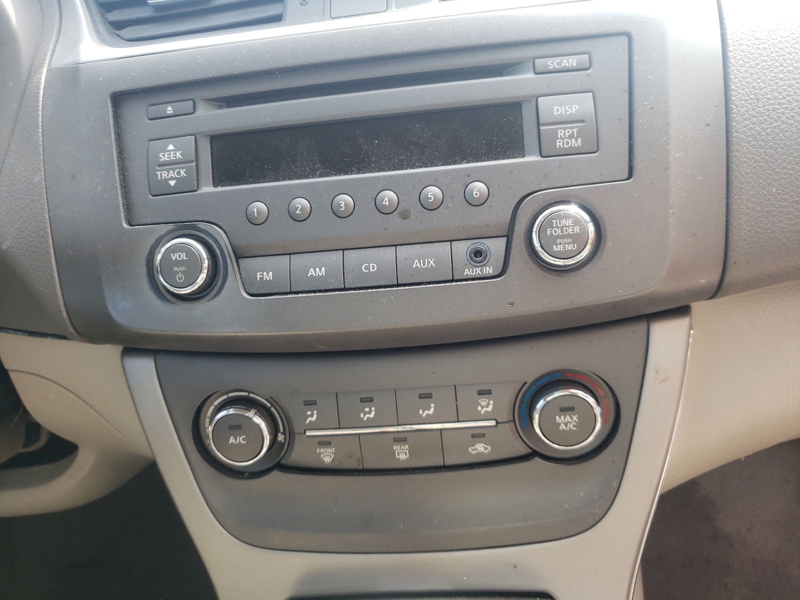 Photo 9 from auction – 2014 NISSAN SENTRA S with VIN 3N1AB7AP0EY287908
