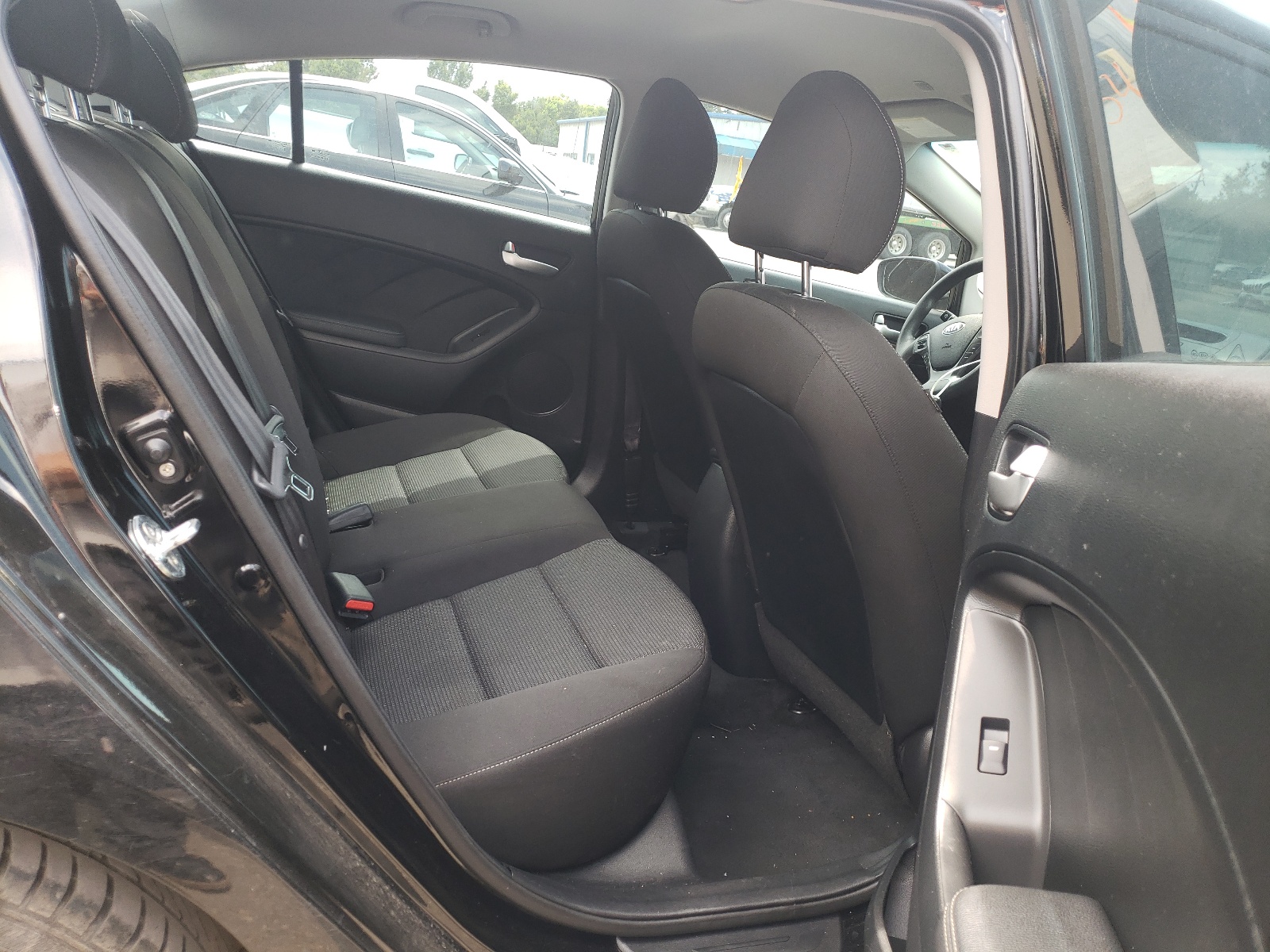 Photo 6 from auction – 2017 KIA FORTE LX with VIN 3KPFK4A77HE151167