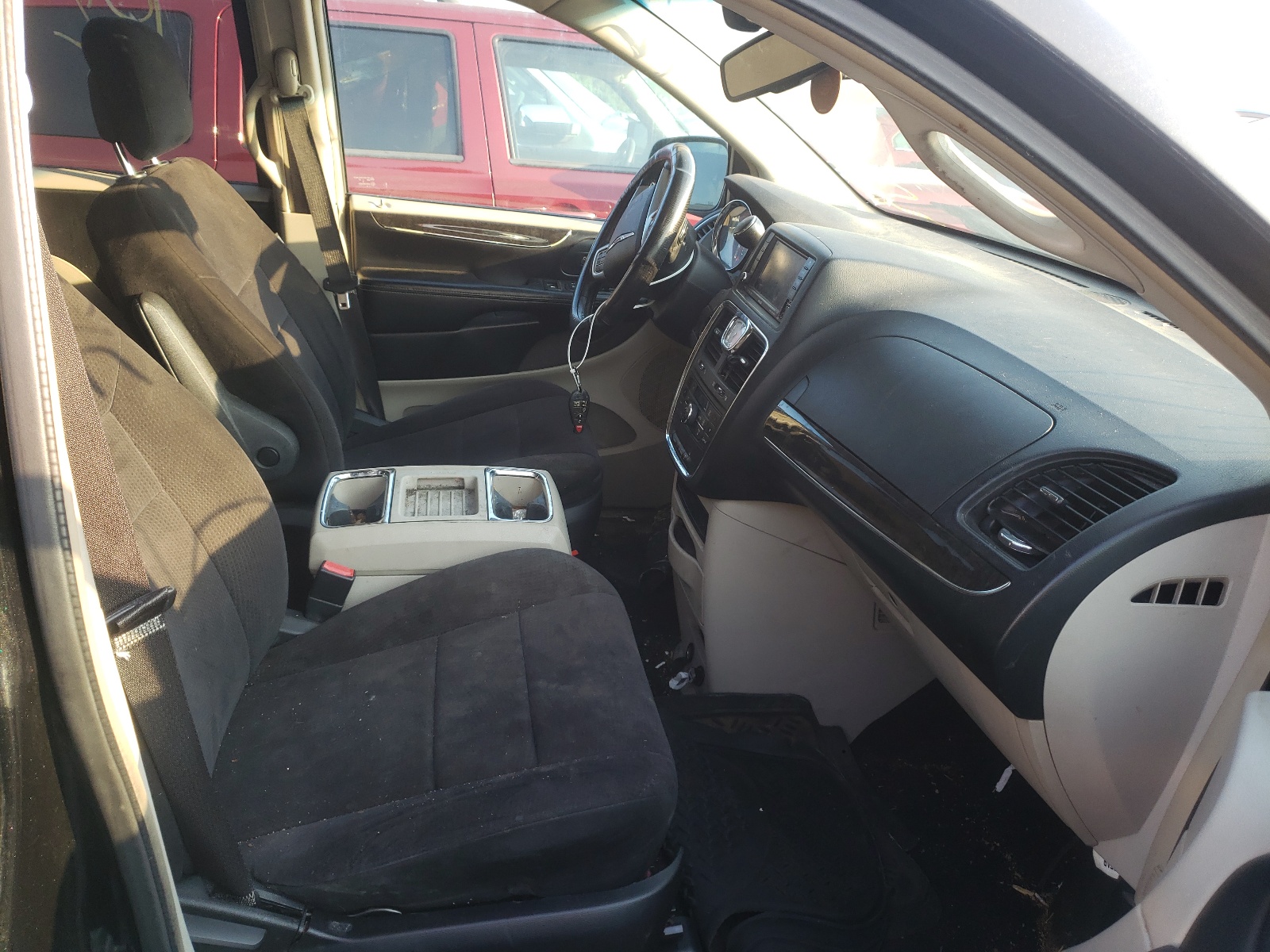 Photo 5 from auction – 2011 CHRYSLER TOWN & COU with VIN 2A4RR5DG1BR733260