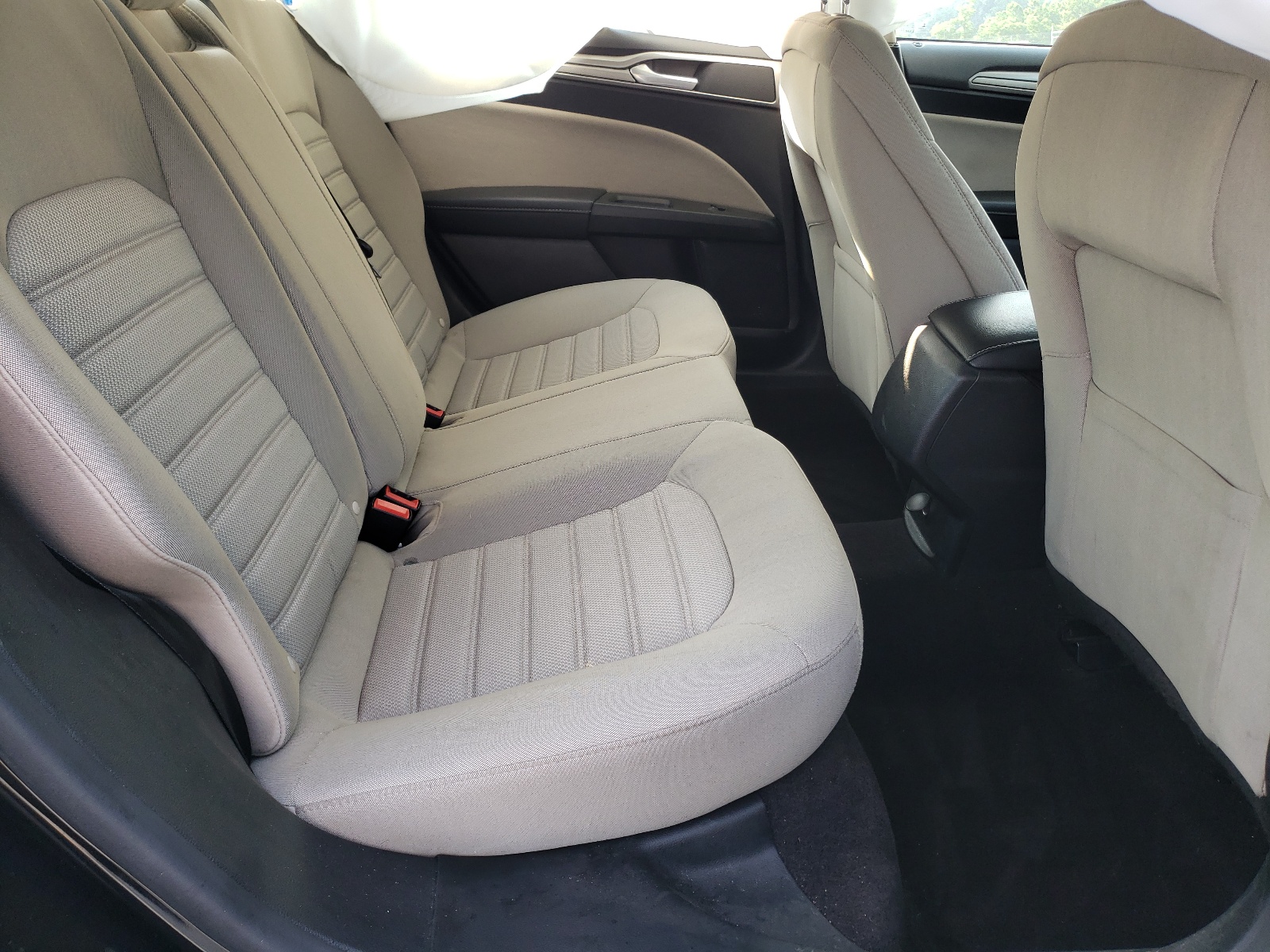 Photo 6 from auction – 2019 FORD FUSION S with VIN 3FA6P0G71KR247495