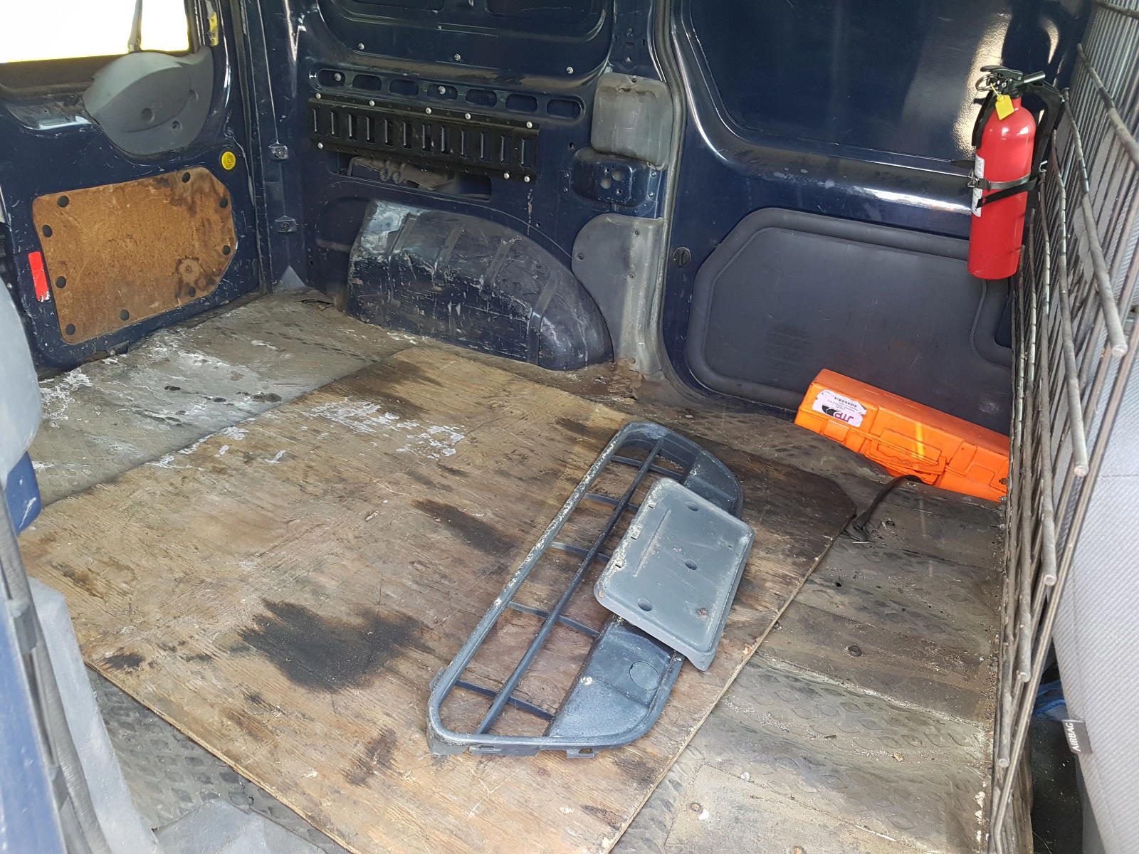 Photo 6 from auction – 2010 FORD TRANSIT CO with VIN NM0LS7DN0AT011017