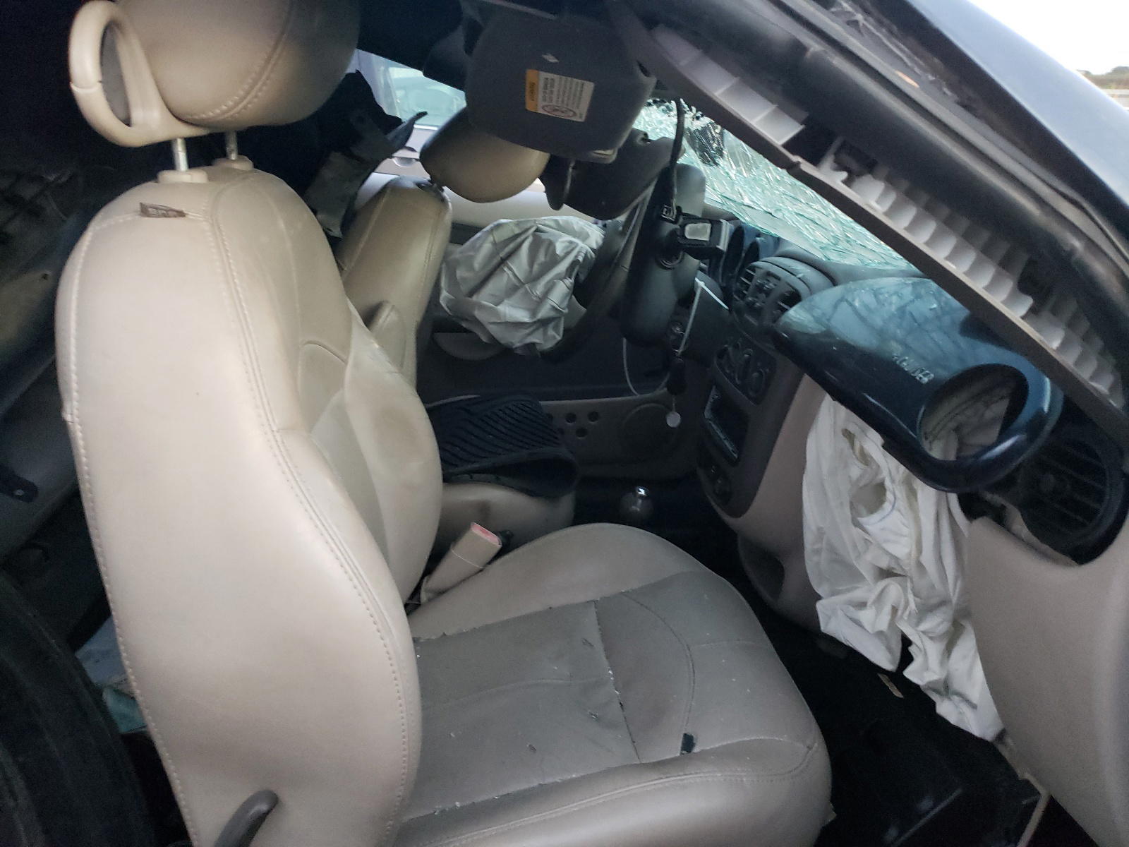 Photo 5 from auction – 2005 CHRYSLER PT CRUISER with VIN 3C3AY55EX5T528156