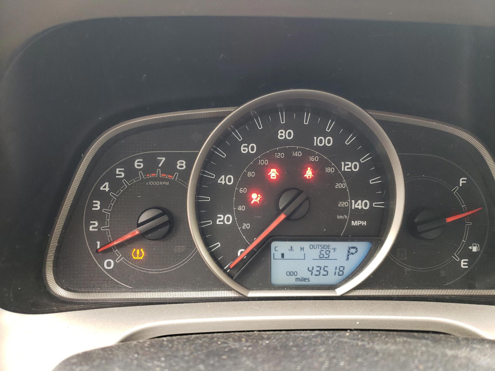 Photo 8 from auction – 2015 TOYOTA RAV4 LE with VIN JTMBFREV8FJ047795