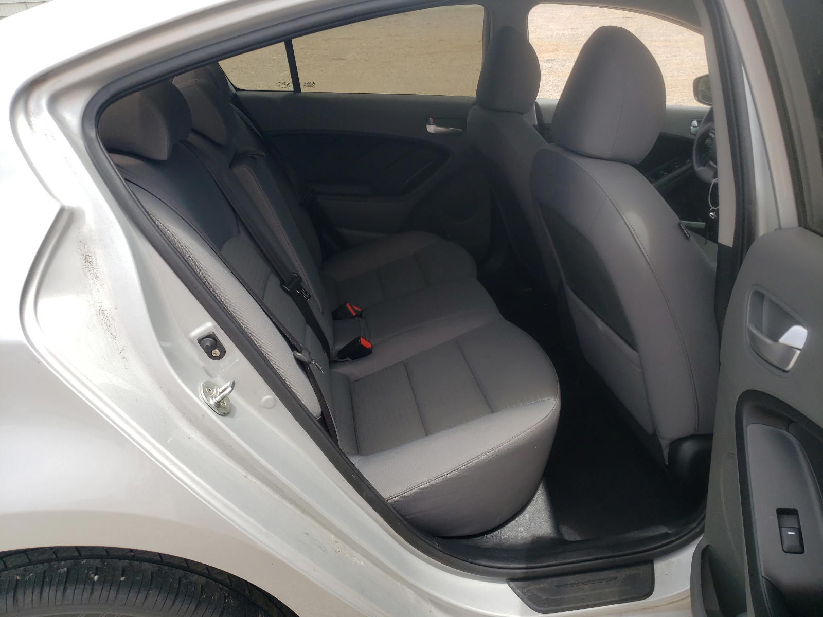 Photo 6 from auction – 2017 KIA FORTE LX with VIN 3KPFL4A76HE129853