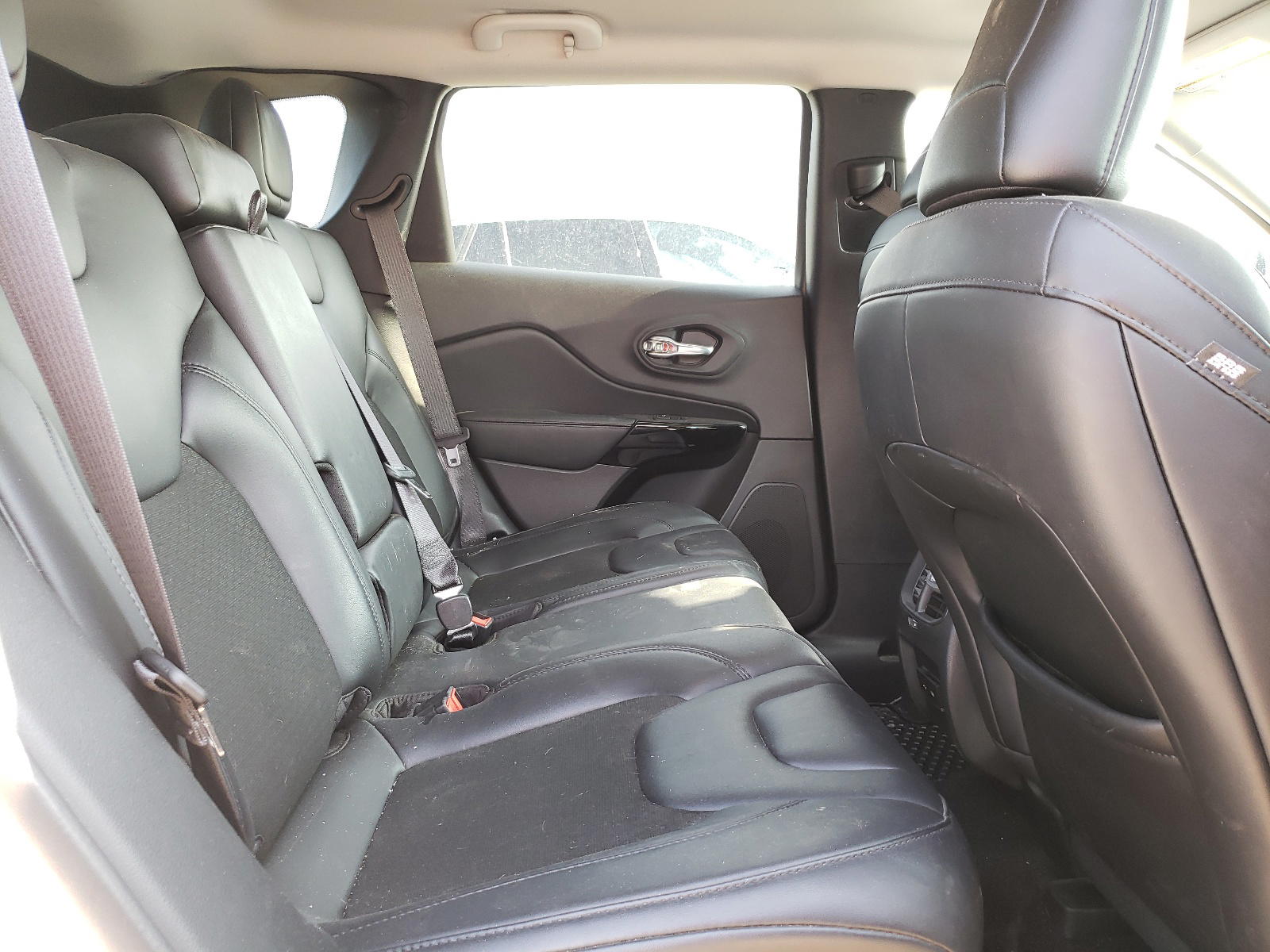 Photo 6 from auction – 2020 JEEP CHEROKEE L with VIN 1C4PJMLB4LD594797