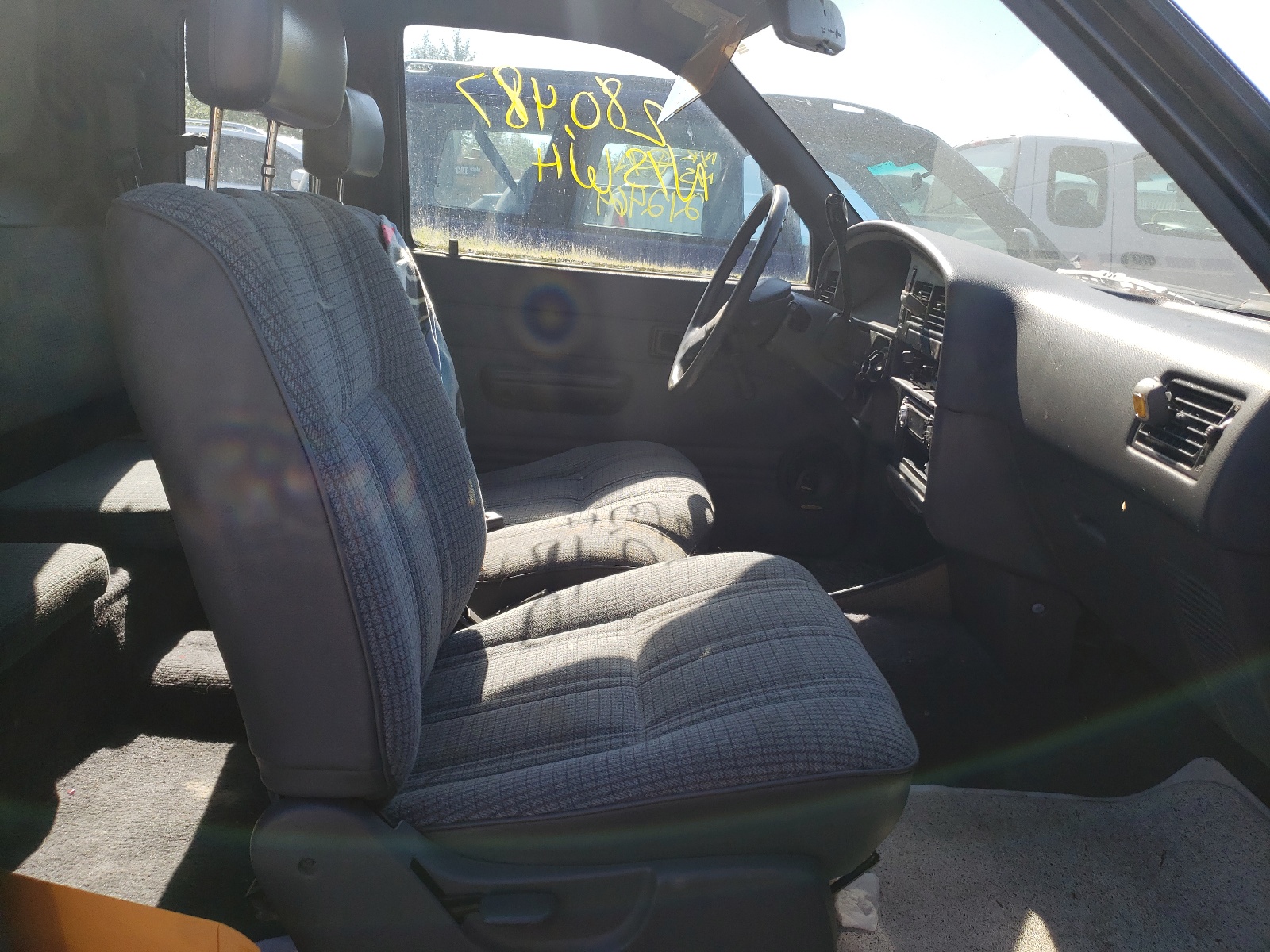 Photo 5 from auction – 1990 TOYOTA PICKUP 1/2 with VIN JT4VN93D2L5016346