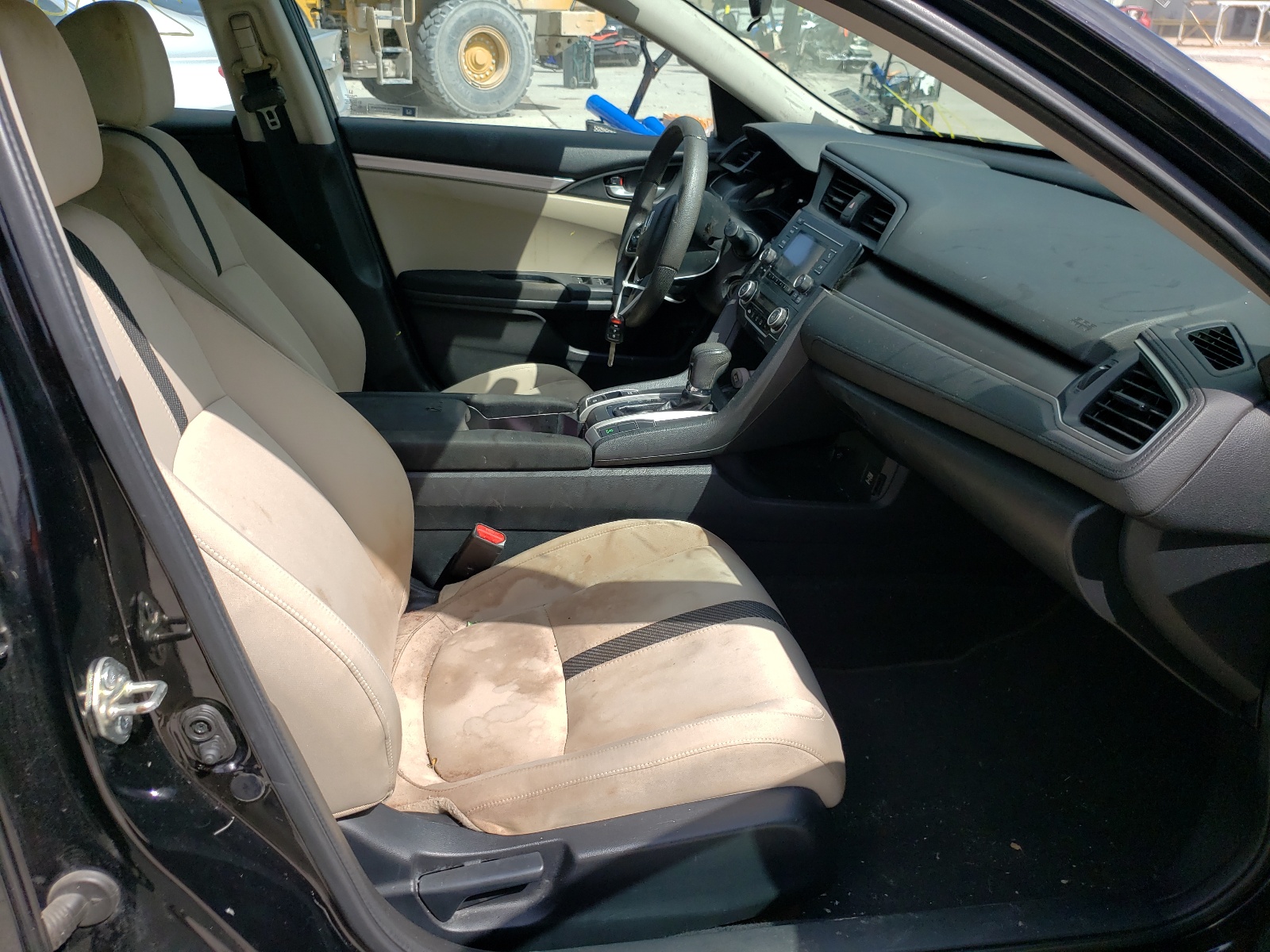 Photo 5 from auction – 2016 HONDA CIVIC LX with VIN 19XFC2F53GE082341