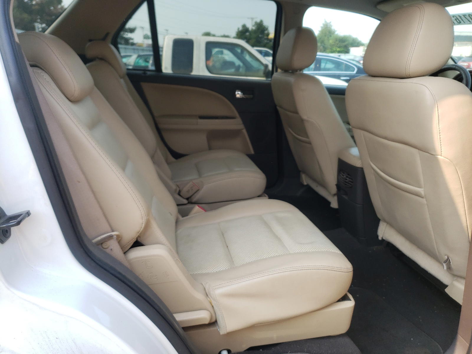 Photo 6 from auction – 2008 FORD TAURUS X E with VIN 1FMDK07W48GA28114
