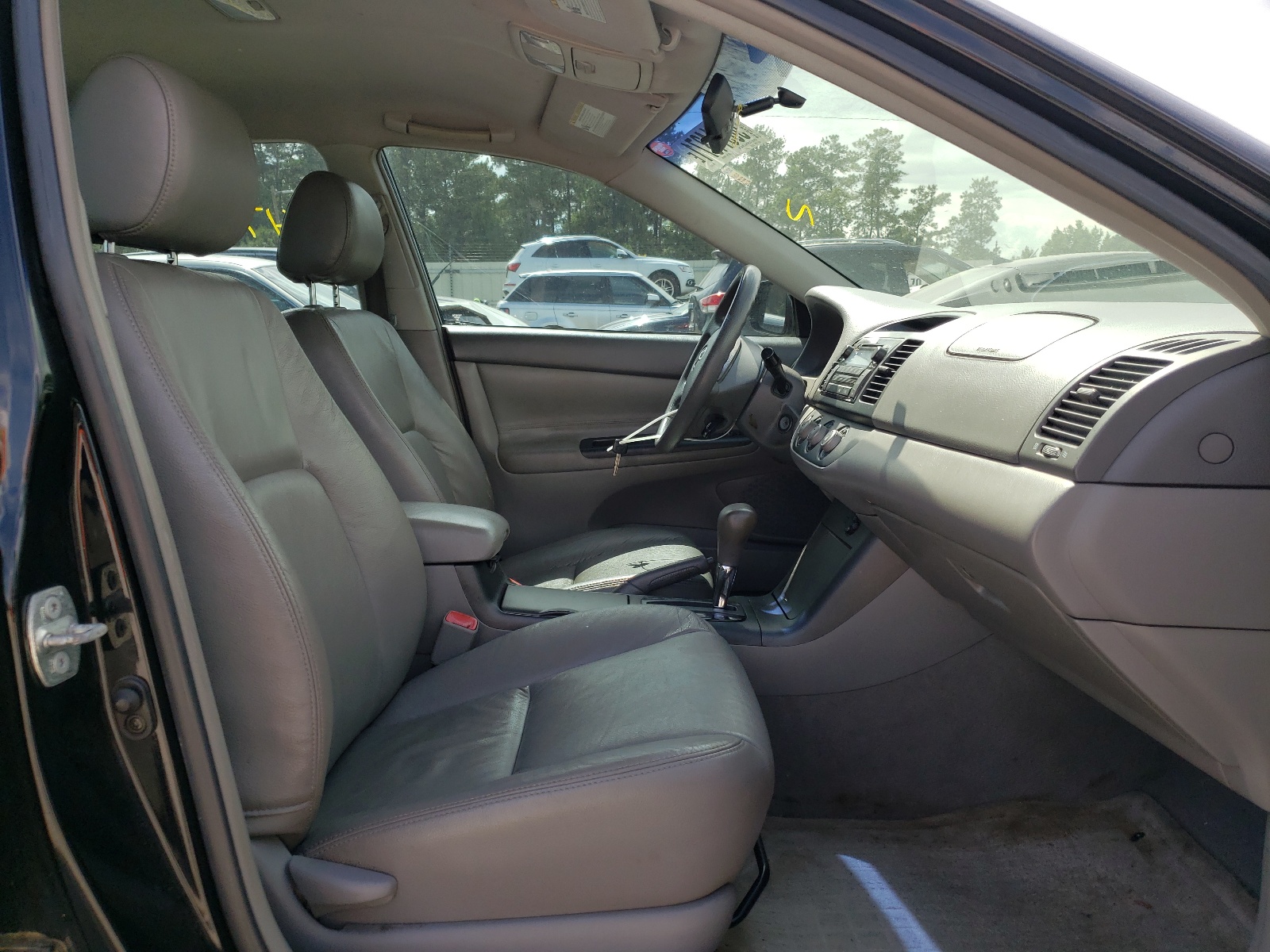 Photo 5 from auction – 2005 TOYOTA CAMRY LE with VIN 4T1BE32K85U600352