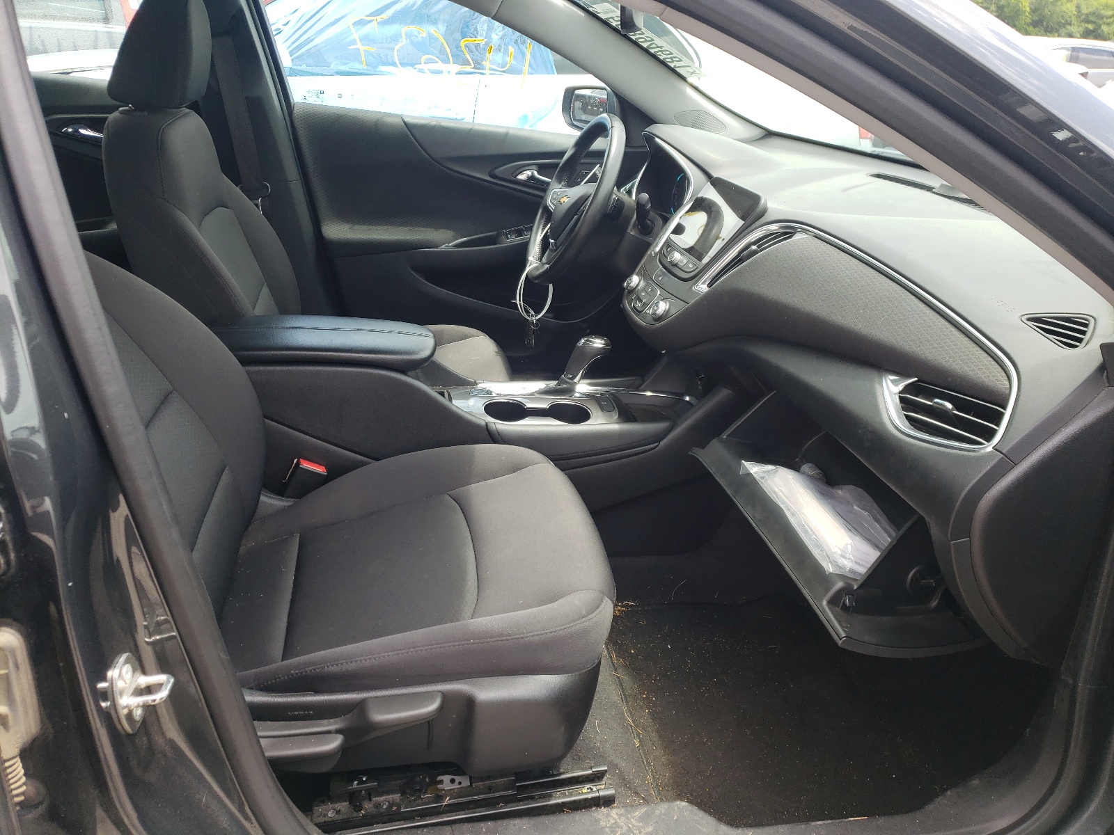 Photo 5 from auction – 2017 CHEVROLET MALIBU LT with VIN 1G1ZE5ST4HF251621