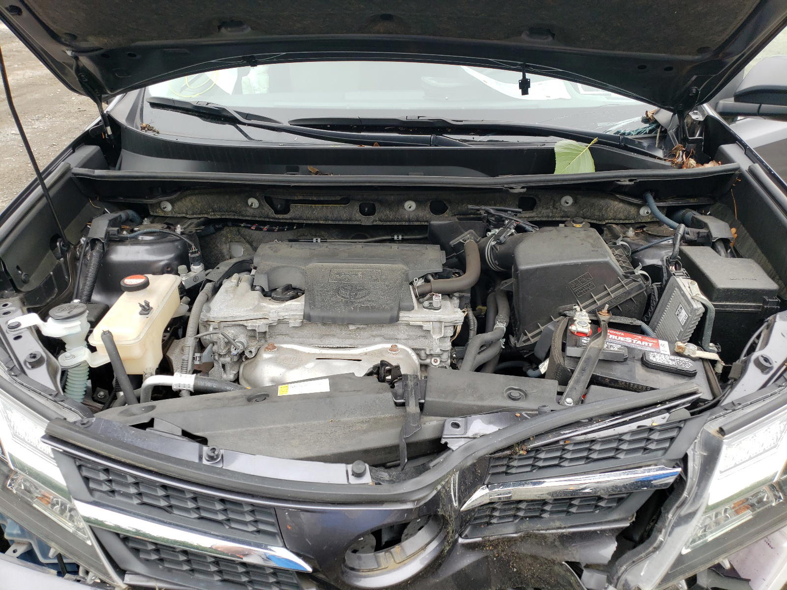 Photo 7 from auction – 2015 TOYOTA RAV4 LE with VIN JTMBFREV8FJ047795