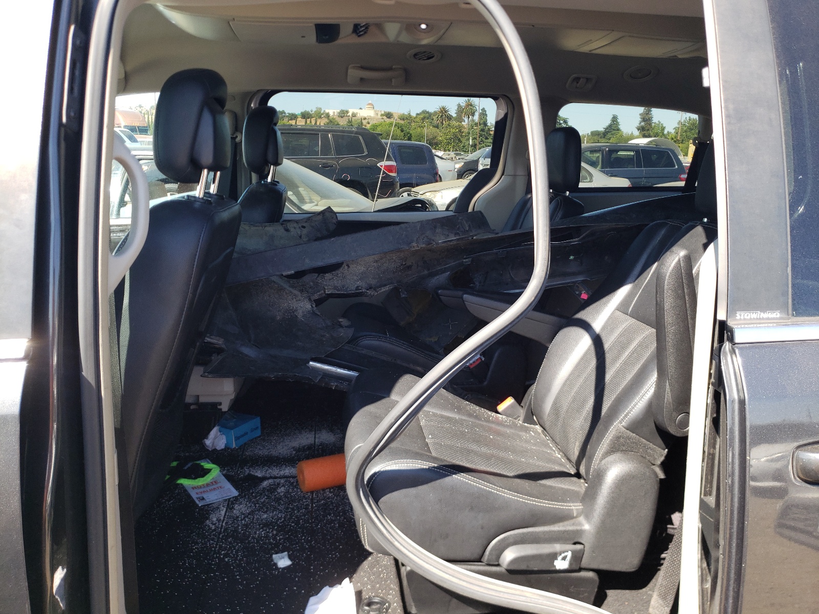 Photo 6 from auction – 2012 CHRYSLER TOWN & COU with VIN 2C4RC1BG4CR337909