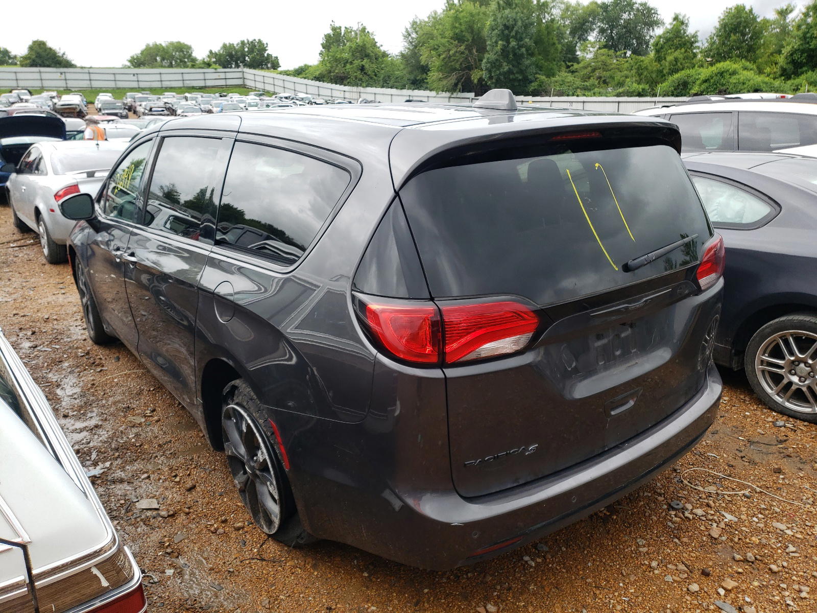 Photo 3 from auction – 2018 CHRYSLER PACIFICA T with VIN 2C4RC1FG2JR356708