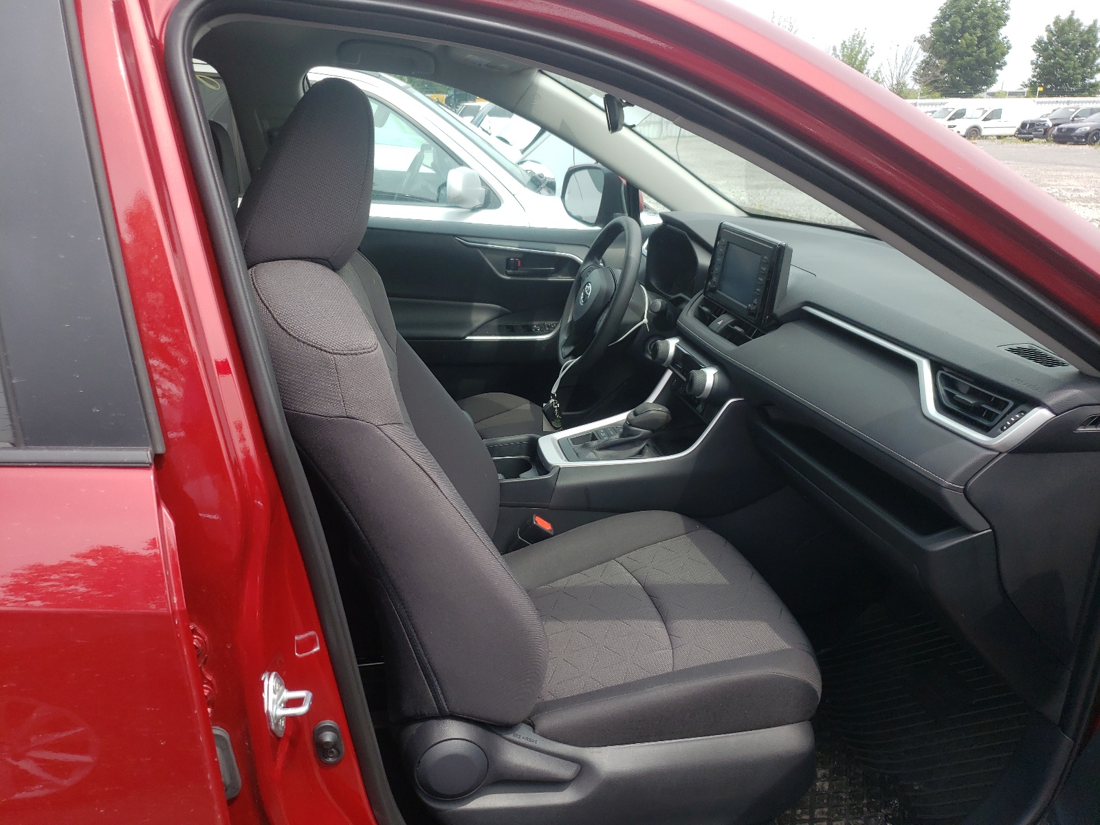 Photo 5 from auction – 2019 TOYOTA RAV4 LE with VIN 2T3B1RFV6KC056750