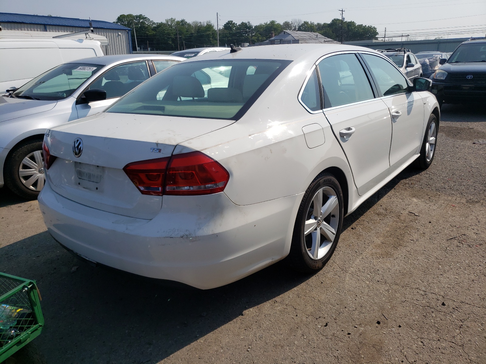 Photo 4 from auction – 2015 VOLKSWAGEN PASSAT S with VIN 1VWAT7A30FC114288