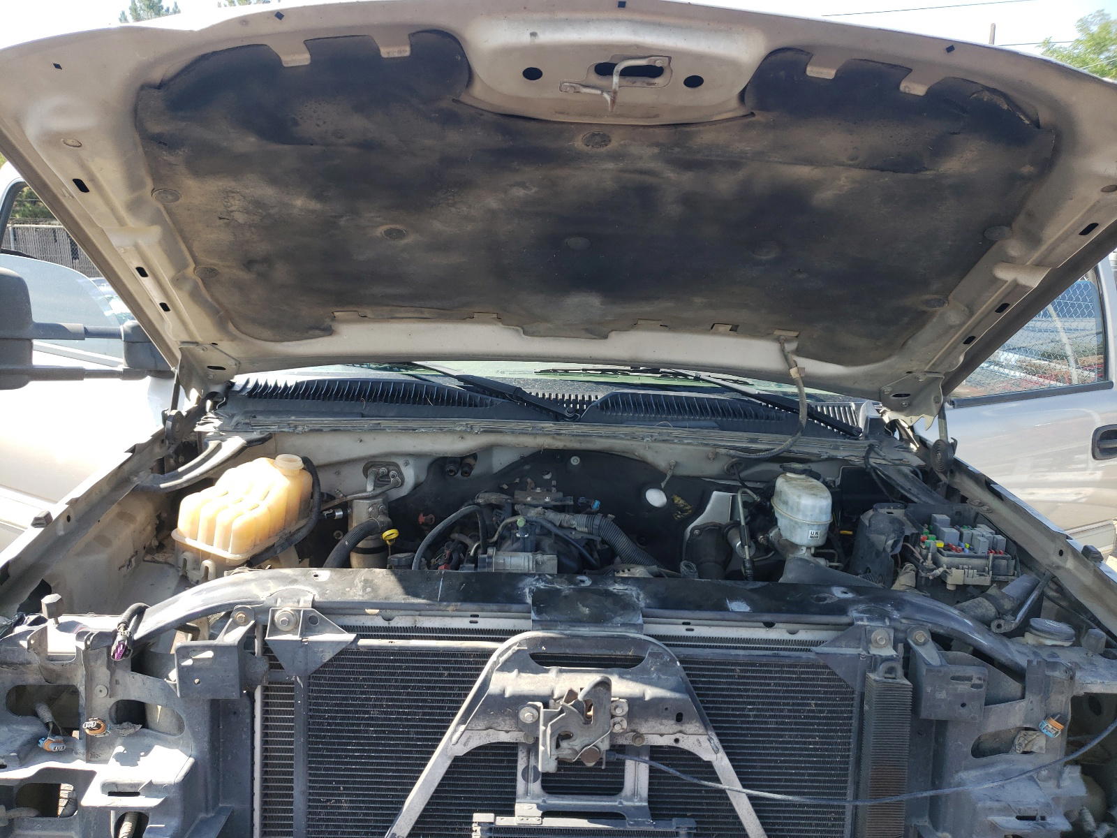 Photo 7 from auction – 2004 CHEVROLET SILVERADO with VIN 1GCHK23U24F265111