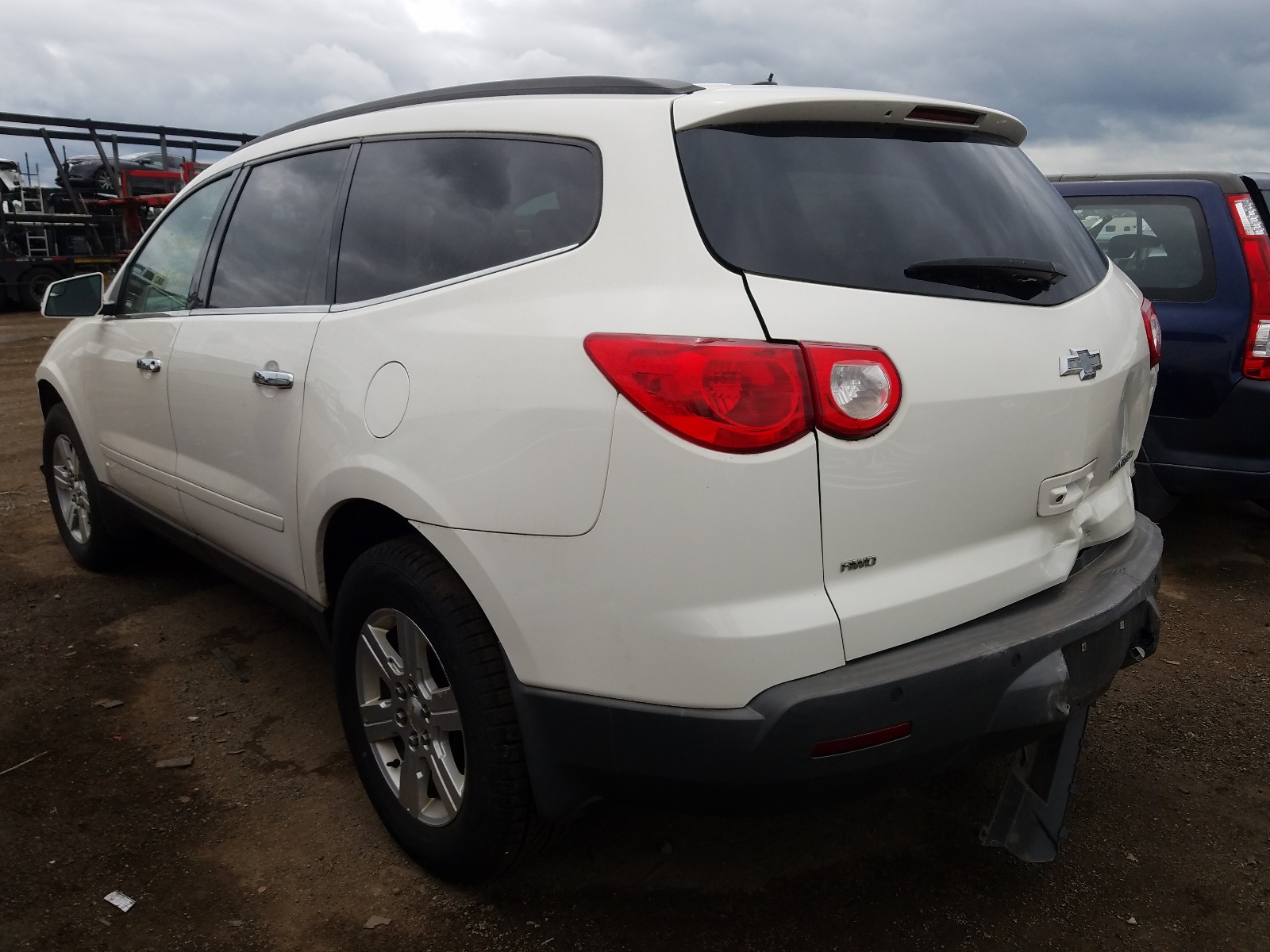 Photo 3 from auction – 2011 CHEVROLET TRAVERSE L with VIN 1GNKVJED1BJ308889