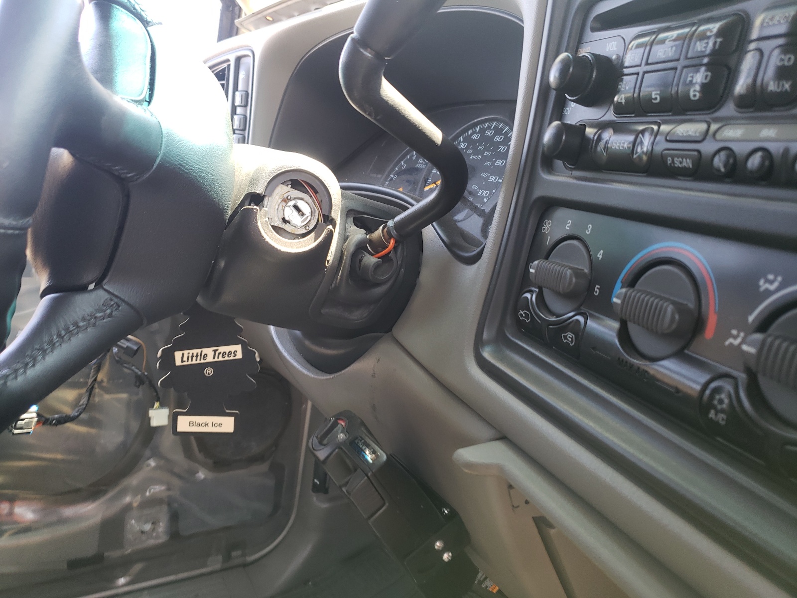Photo 9 from auction – 2001 CHEVROLET SILVERADO with VIN 1GCHK23U21F118119