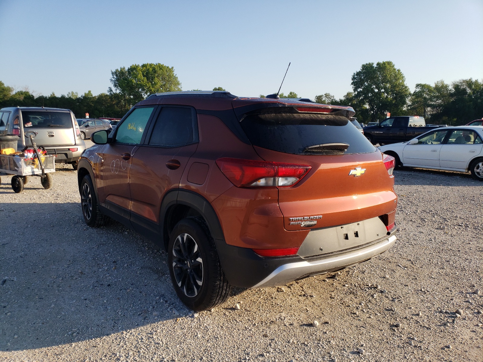 Photo 3 from auction – 2021 CHEVROLET TRAILBLAZE with VIN KL79MRSLXMB079367