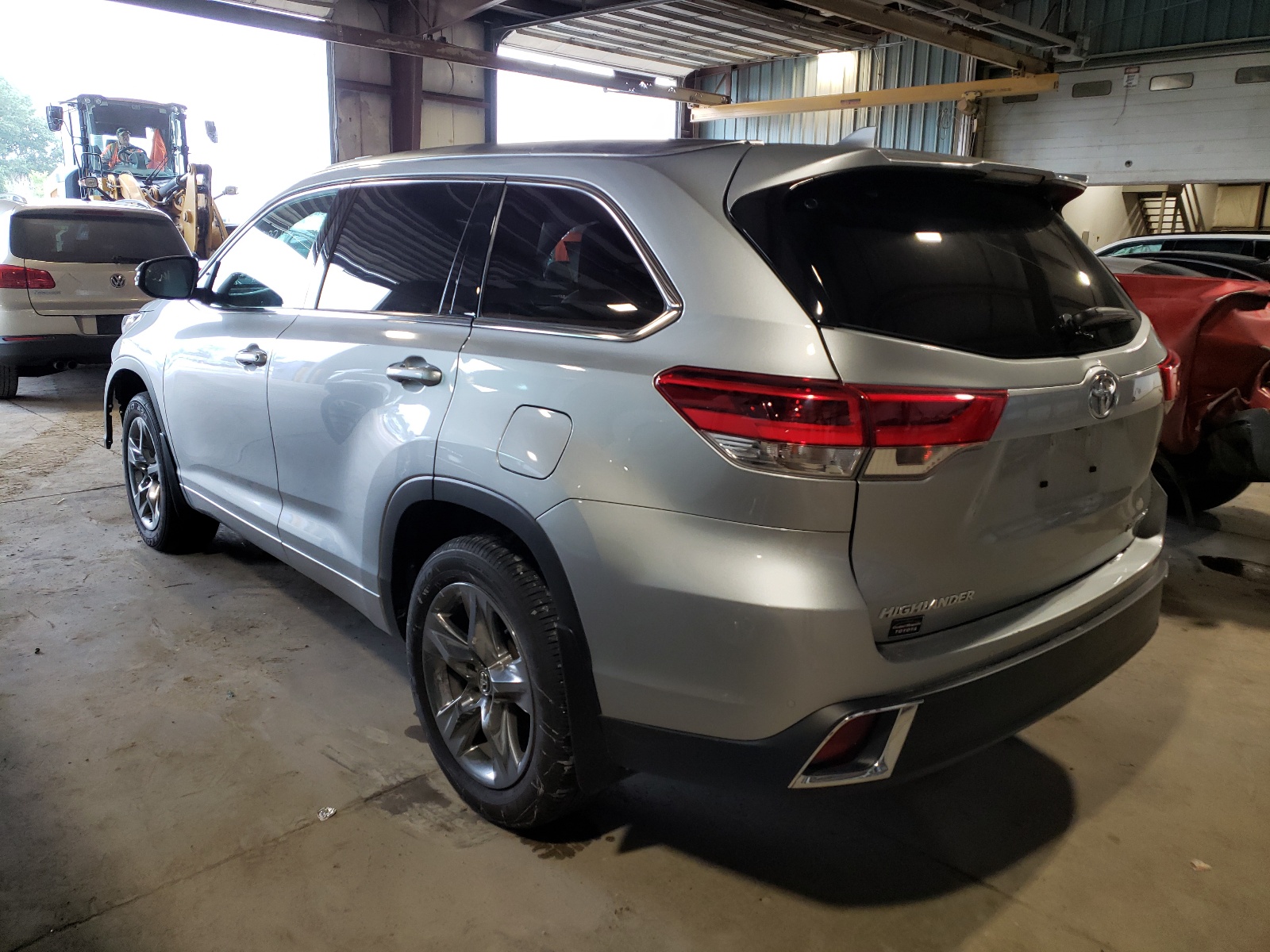 Photo 3 from auction – 2019 TOYOTA HIGHLANDER with VIN 5TDDZRFH4KS928855