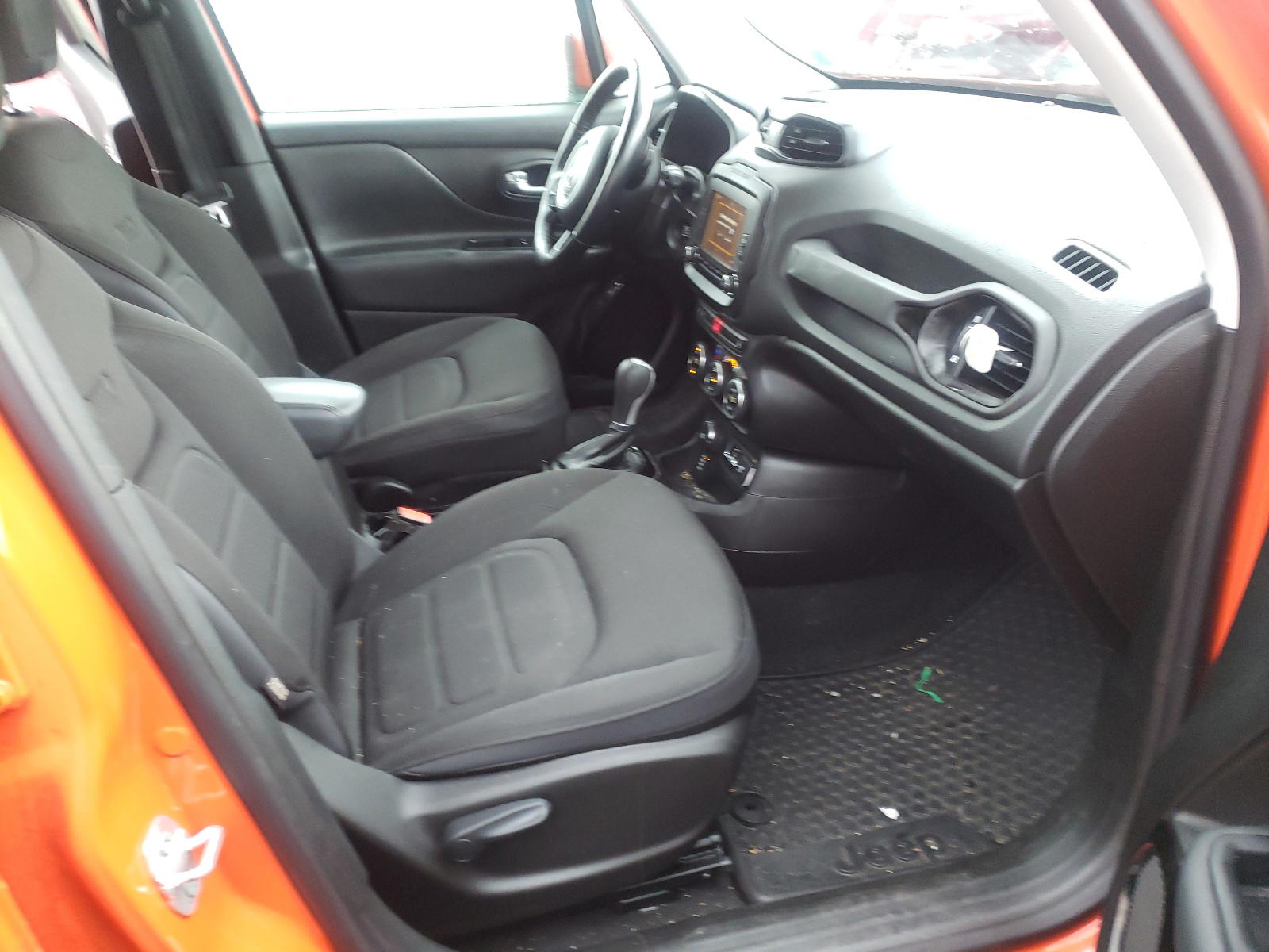 Photo 5 from auction – 2017 JEEP RENEGADE L with VIN ZACCJBBB2HPF62508
