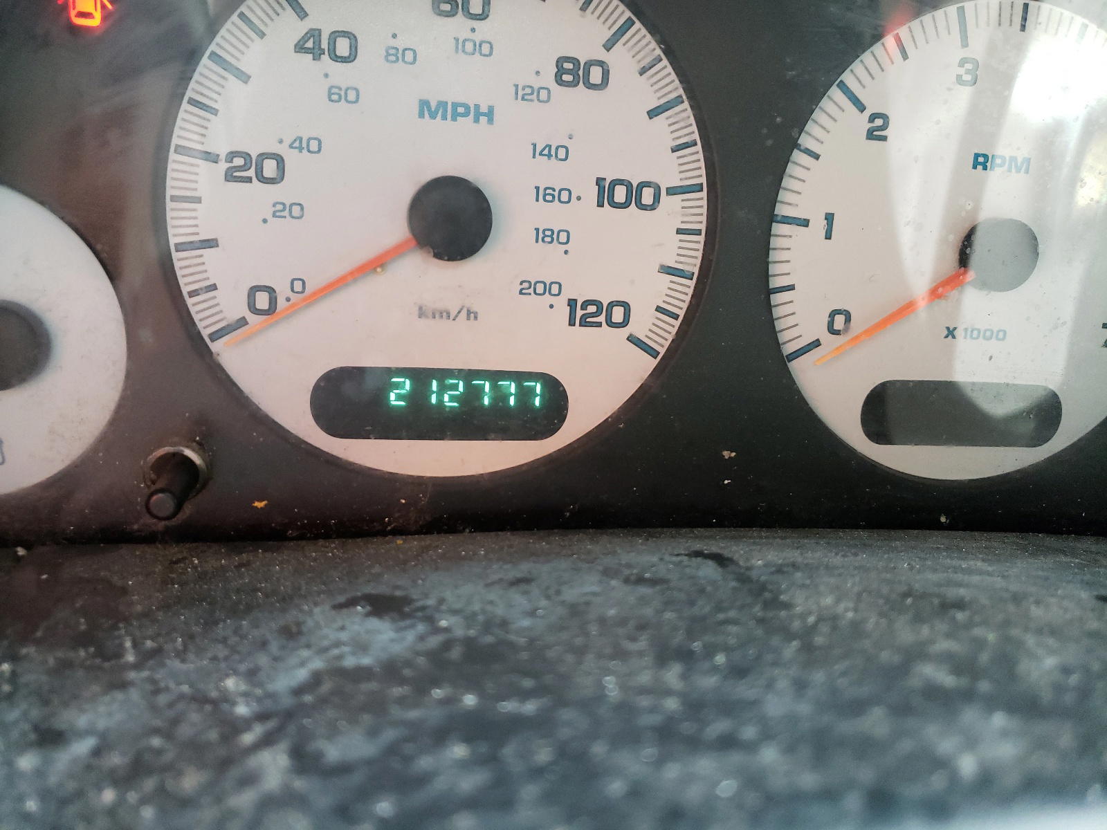 Photo 8 from auction – 2003 DODGE GRAND CARA with VIN 1D4GP44373B308901