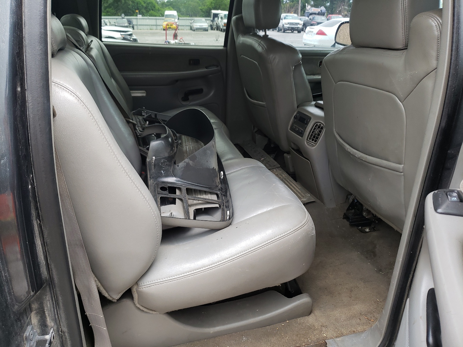 Photo 6 from auction – 2003 CHEVROLET SILVERADO with VIN 1GCGK13U23F119053