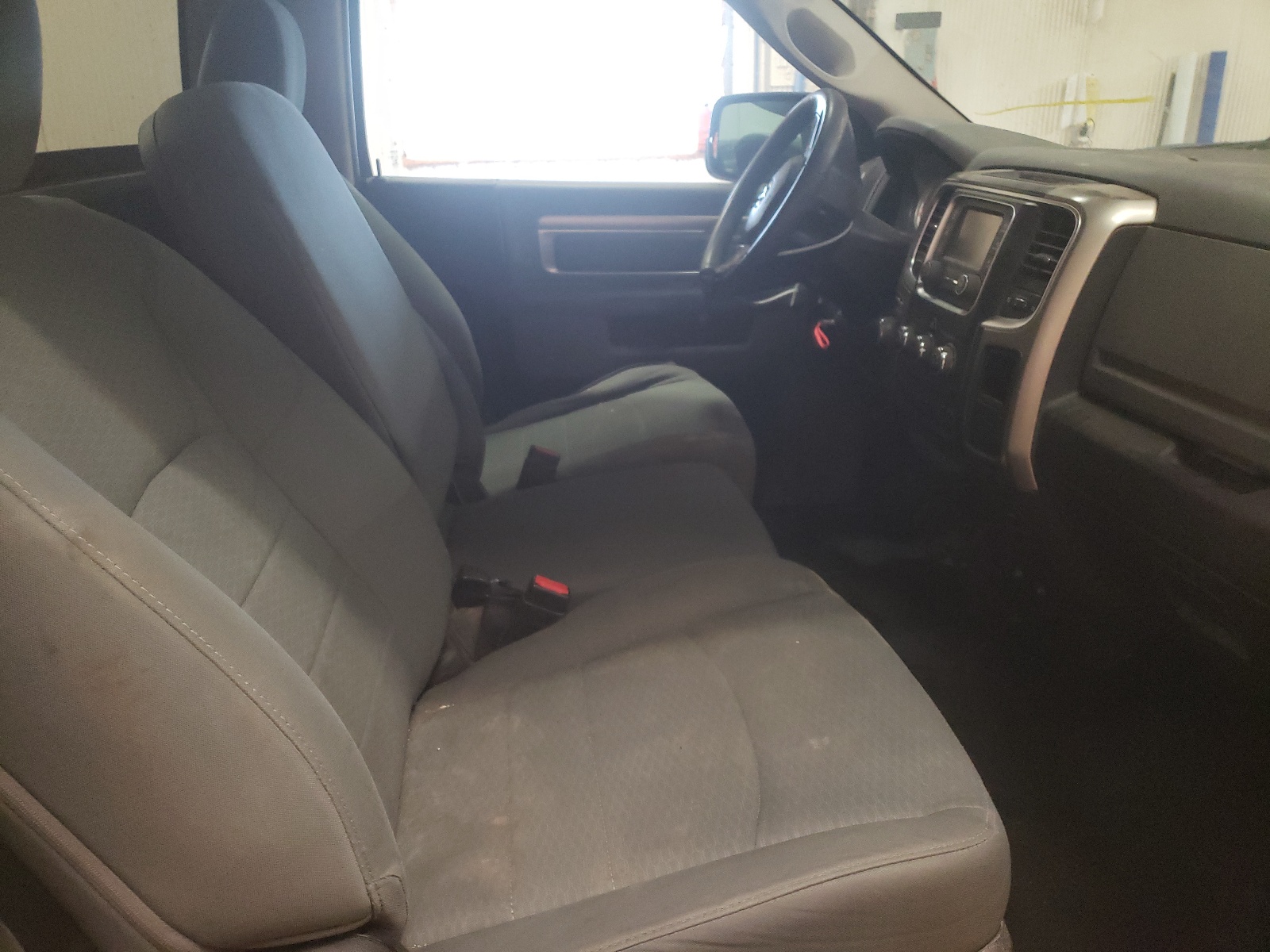 Photo 5 from auction – 2014 RAM 1500 SLT with VIN 3C6JR7ET9EG189036