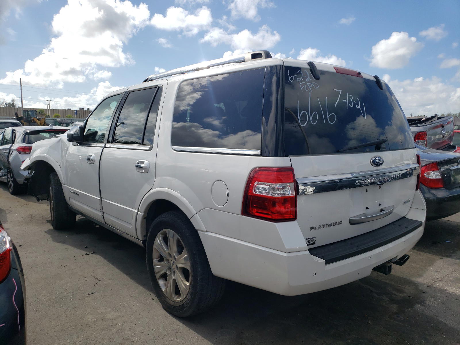 Photo 3 from auction – 2015 FORD EXPEDITION with VIN 1FMJU1MT7FEF36616