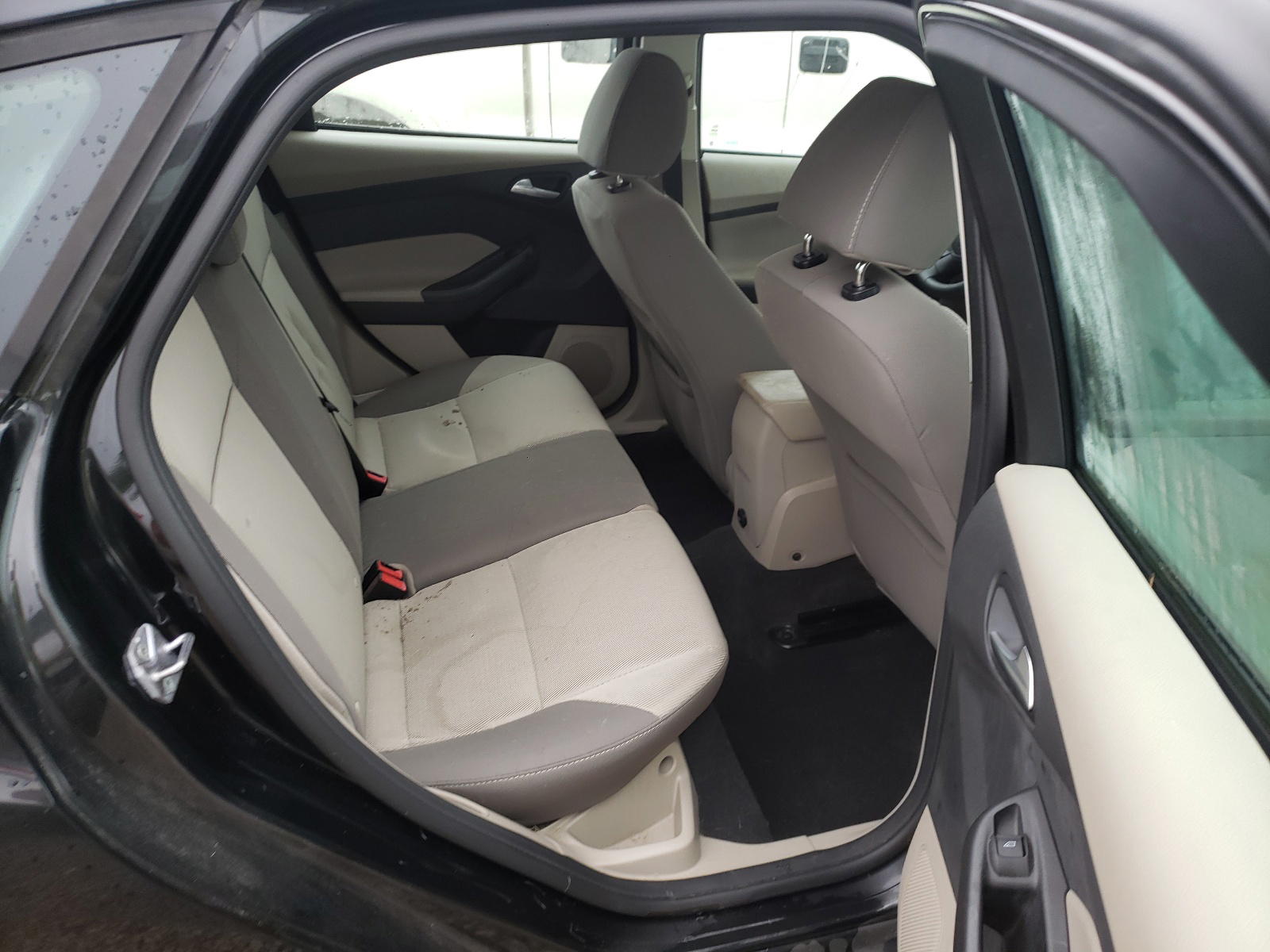 Photo 6 from auction – 2014 FORD FOCUS SE with VIN 1FADP3K27EL244009