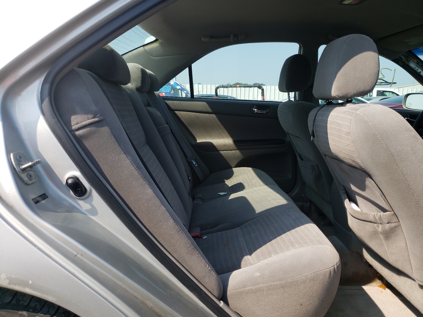 Photo 6 from auction – 2005 TOYOTA CAMRY LE with VIN 4T1BE32K35U059341