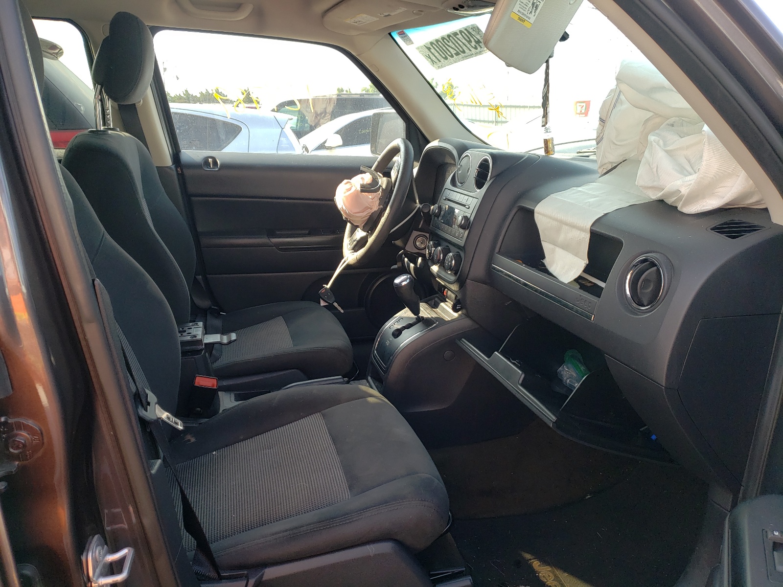 Photo 5 from auction – 2017 JEEP PATRIOT SP with VIN 1C4NJPBA9HD149996