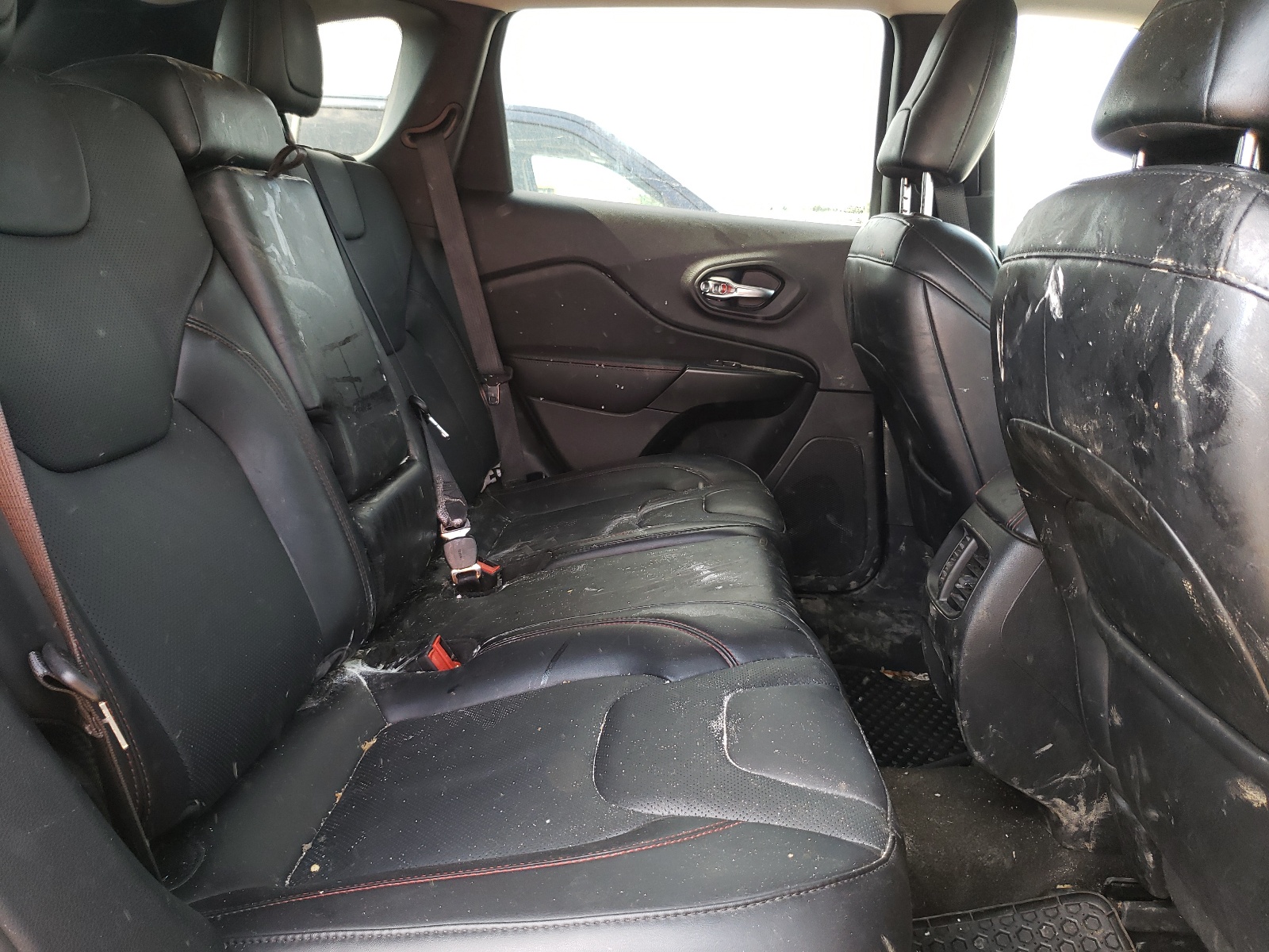 Photo 6 from auction – 2020 JEEP CHEROKEE T with VIN 1C4PJMBX7LD647005