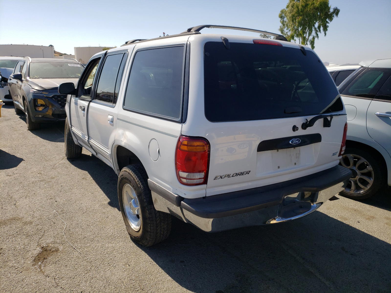 Photo 3 from auction – 1998 FORD EXPLORER with VIN 1FMZU32E1WZB35543