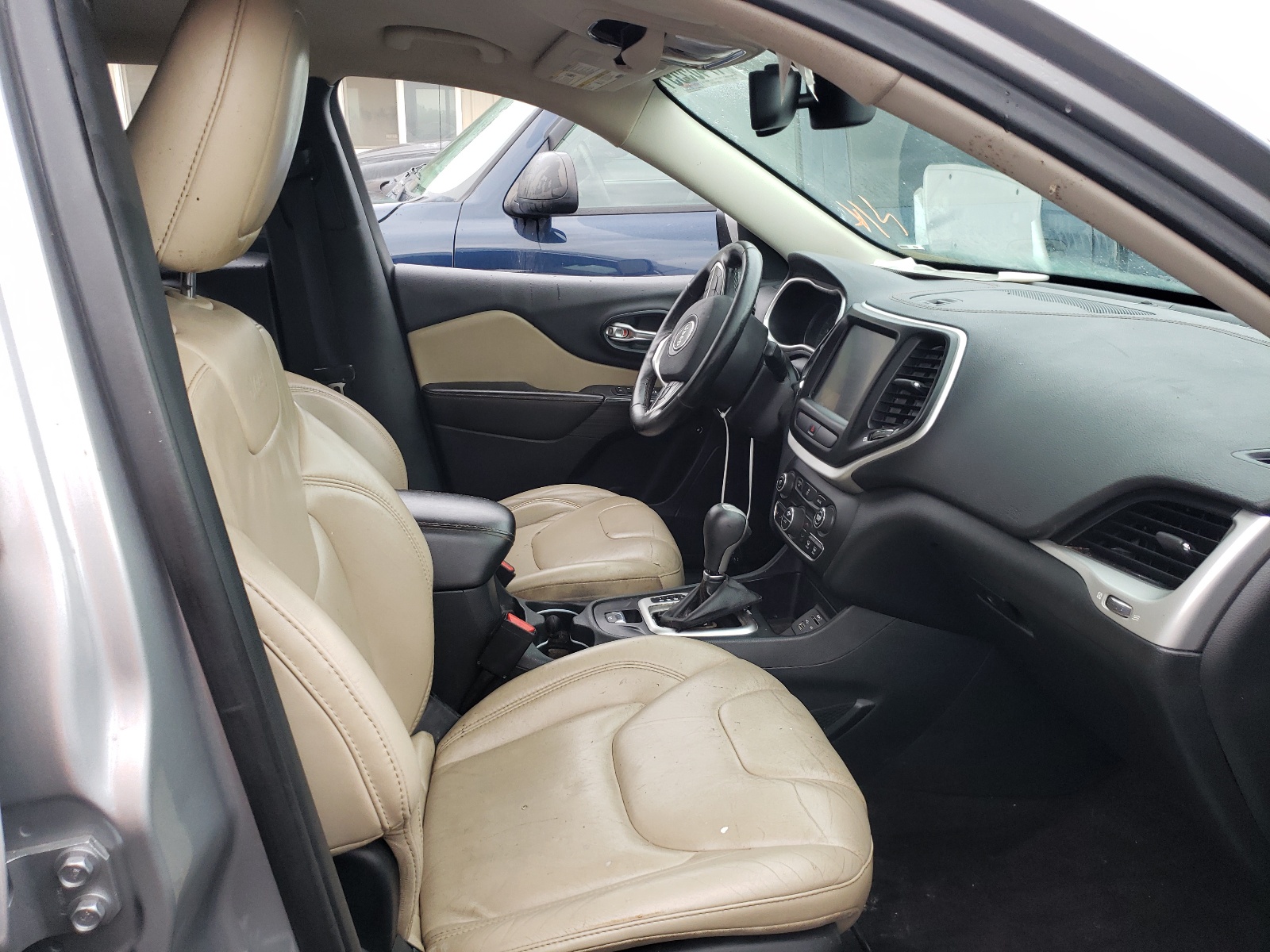 Photo 6 from auction – 2016 JEEP CHEROKEE L with VIN 1C4PJLDB2GW287373