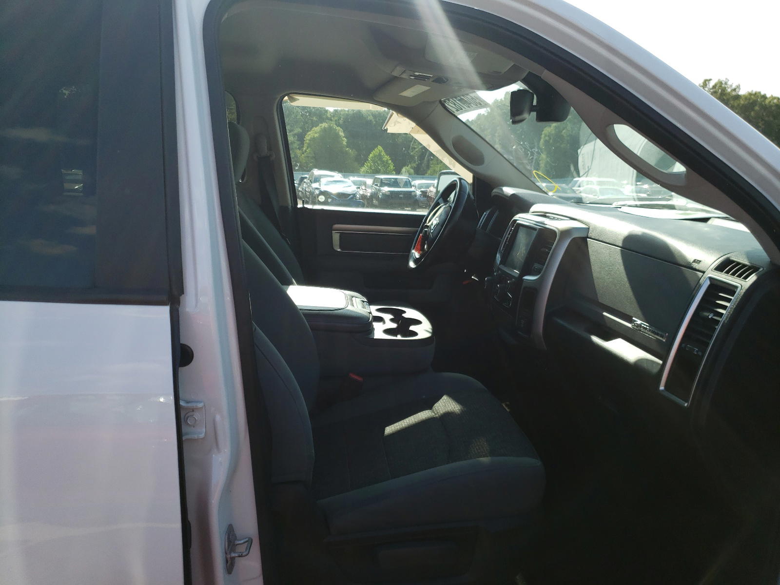 Photo 5 from auction – 2016 RAM 1500 SLT with VIN 3C6RR7LT7GG157520
