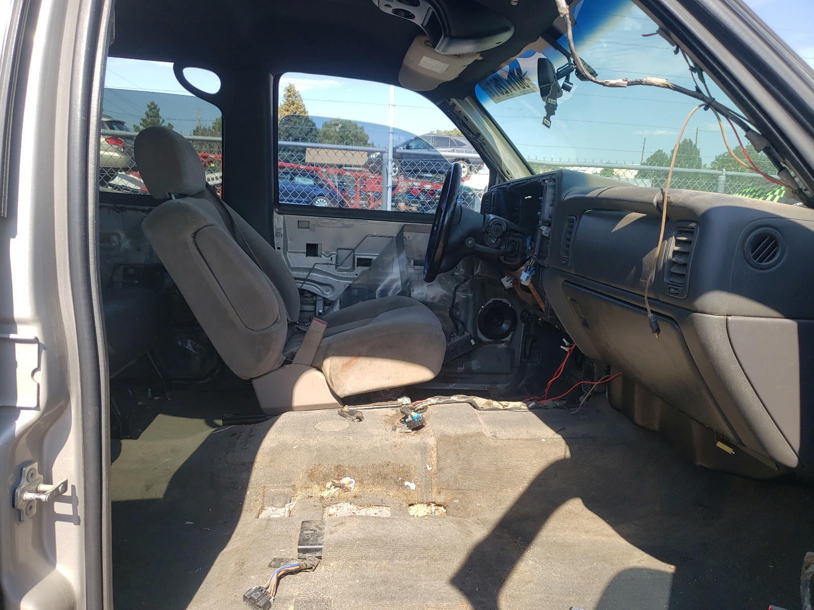 Photo 5 from auction – 2004 CHEVROLET SILVERADO with VIN 1GCHK23U24F265111