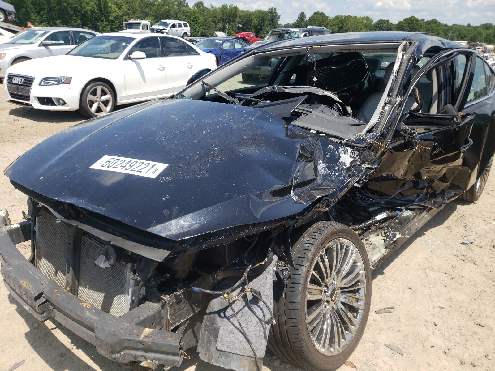 Photo 9 from auction – 2015 KIA CADENZA PR with VIN KNALN4D76F5190571