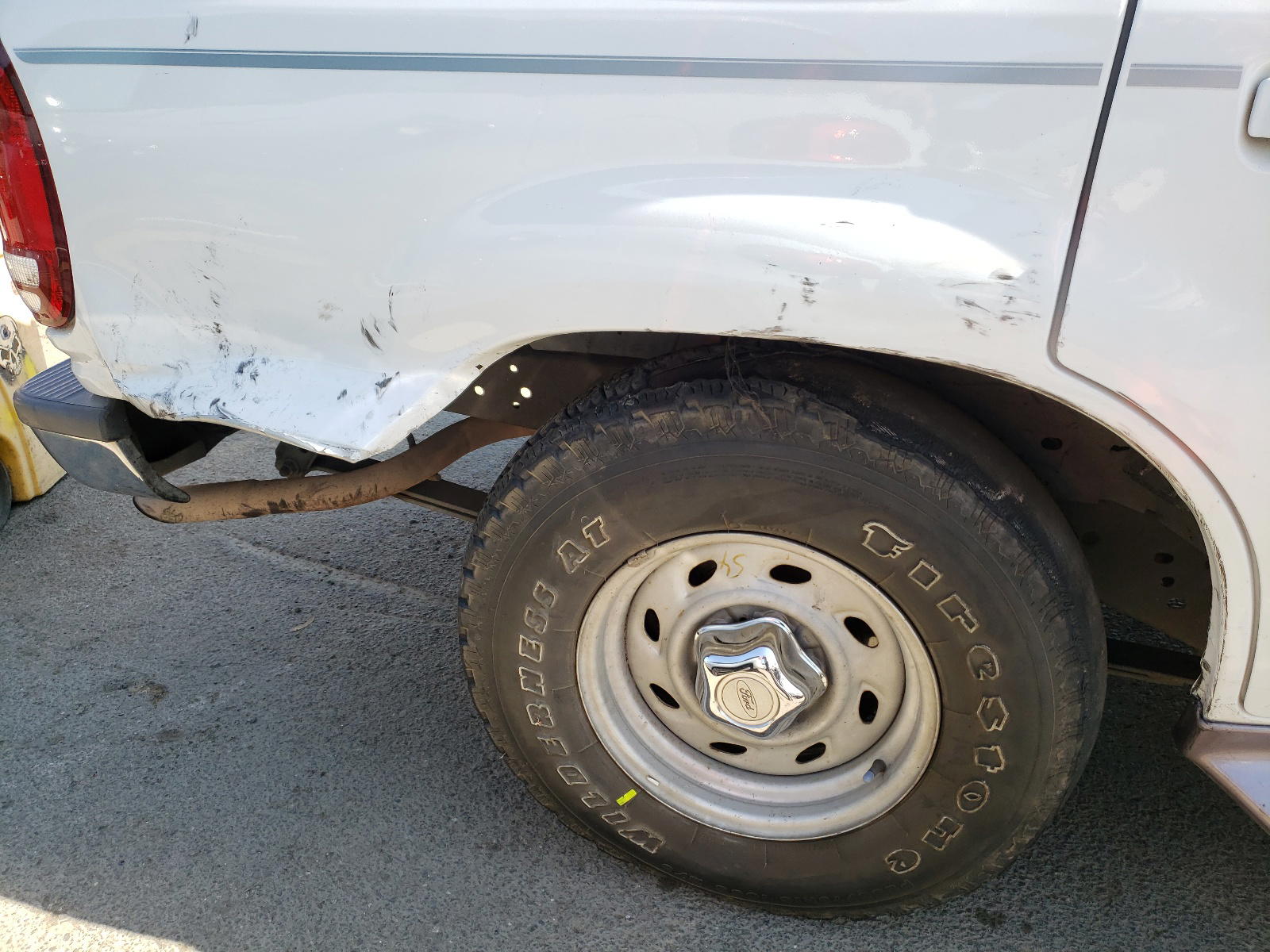 Photo 10 from auction – 1998 FORD EXPLORER with VIN 1FMZU32E1WZB35543